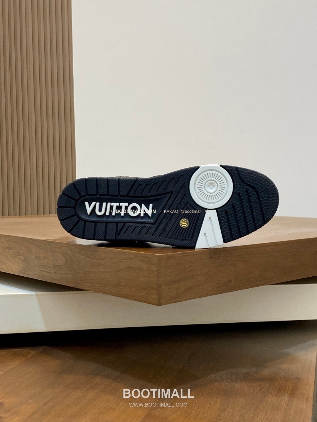 루이비통 트레이너 그레인가죽 로고 레이스업 스니커즈 블랙 Louis Vuitton Trainer Grained Calfskin Logo Lace-Up Sneakers 9