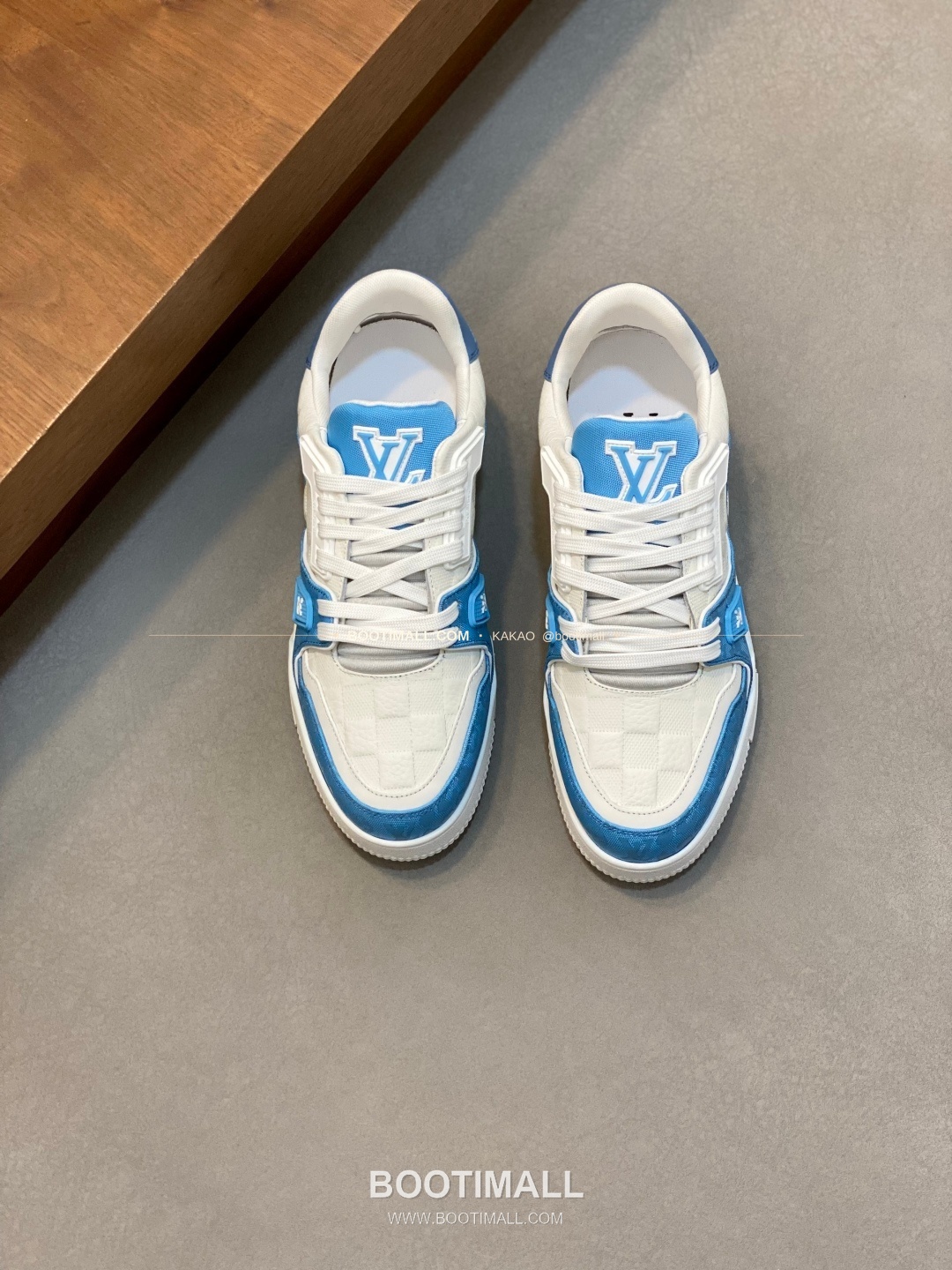 루이비통 트레이너 그레인가죽 로고 레이스업 스니커즈 스카이블루 Louis Vuitton Trainer Grained Calfskin Logo Lace-Up Sneakers 1