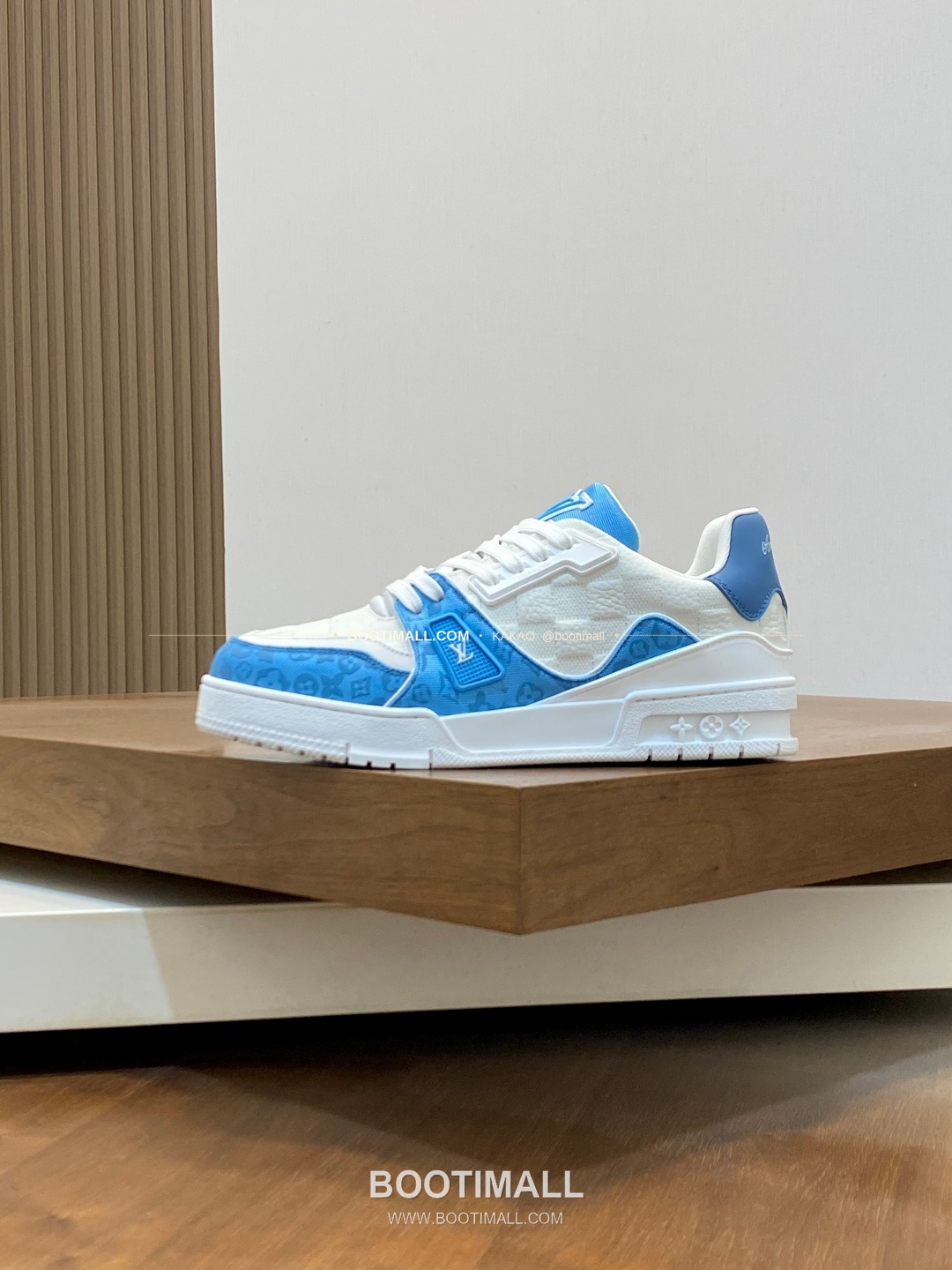 루이비통 트레이너 그레인가죽 로고 레이스업 스니커즈 스카이블루 Louis Vuitton Trainer Grained Calfskin Logo Lace-Up Sneakers 2