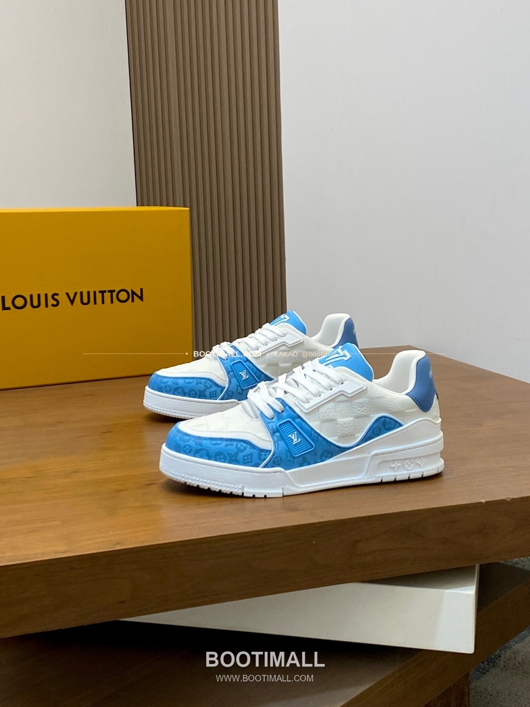 루이비통 트레이너 그레인가죽 로고 레이스업 스니커즈 스카이블루 Louis Vuitton Trainer Grained Calfskin Logo Lace-Up Sneakers 3