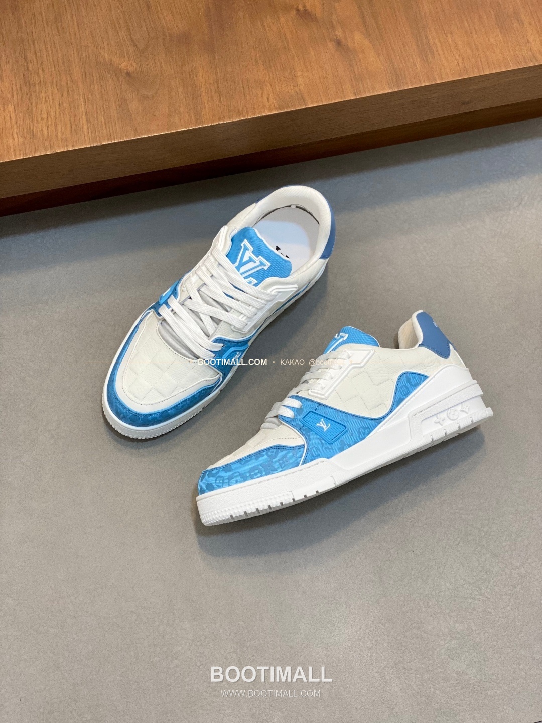 루이비통 트레이너 그레인가죽 로고 레이스업 스니커즈 스카이블루 Louis Vuitton Trainer Grained Calfskin Logo Lace-Up Sneakers 5