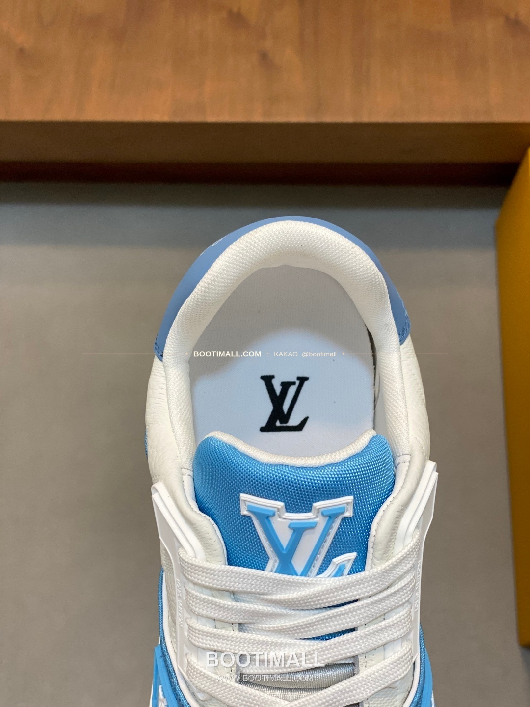 루이비통 트레이너 그레인가죽 로고 레이스업 스니커즈 스카이블루 Louis Vuitton Trainer Grained Calfskin Logo Lace-Up Sneakers 7