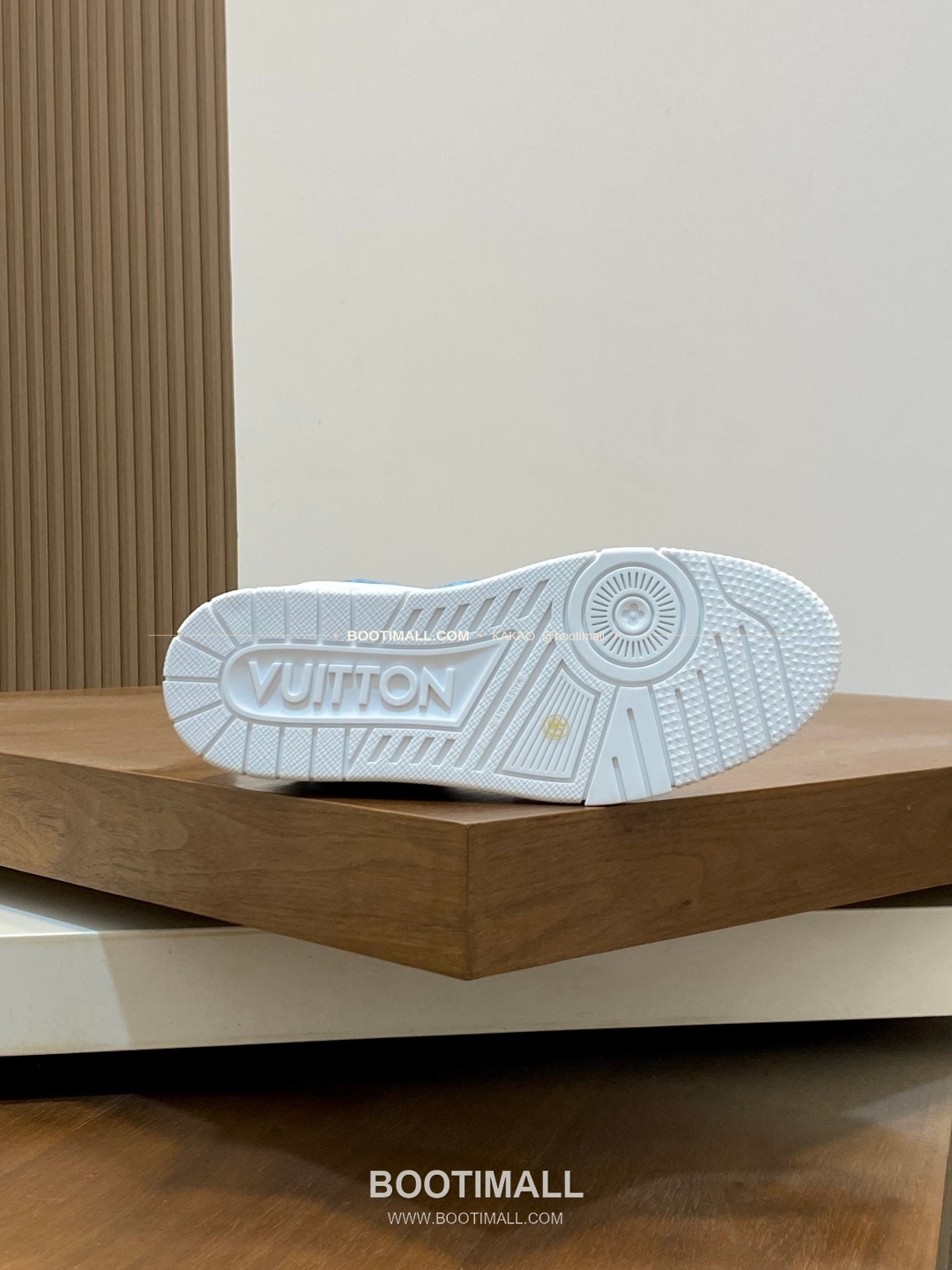 루이비통 트레이너 그레인가죽 로고 레이스업 스니커즈 스카이블루 Louis Vuitton Trainer Grained Calfskin Logo Lace-Up Sneakers 9