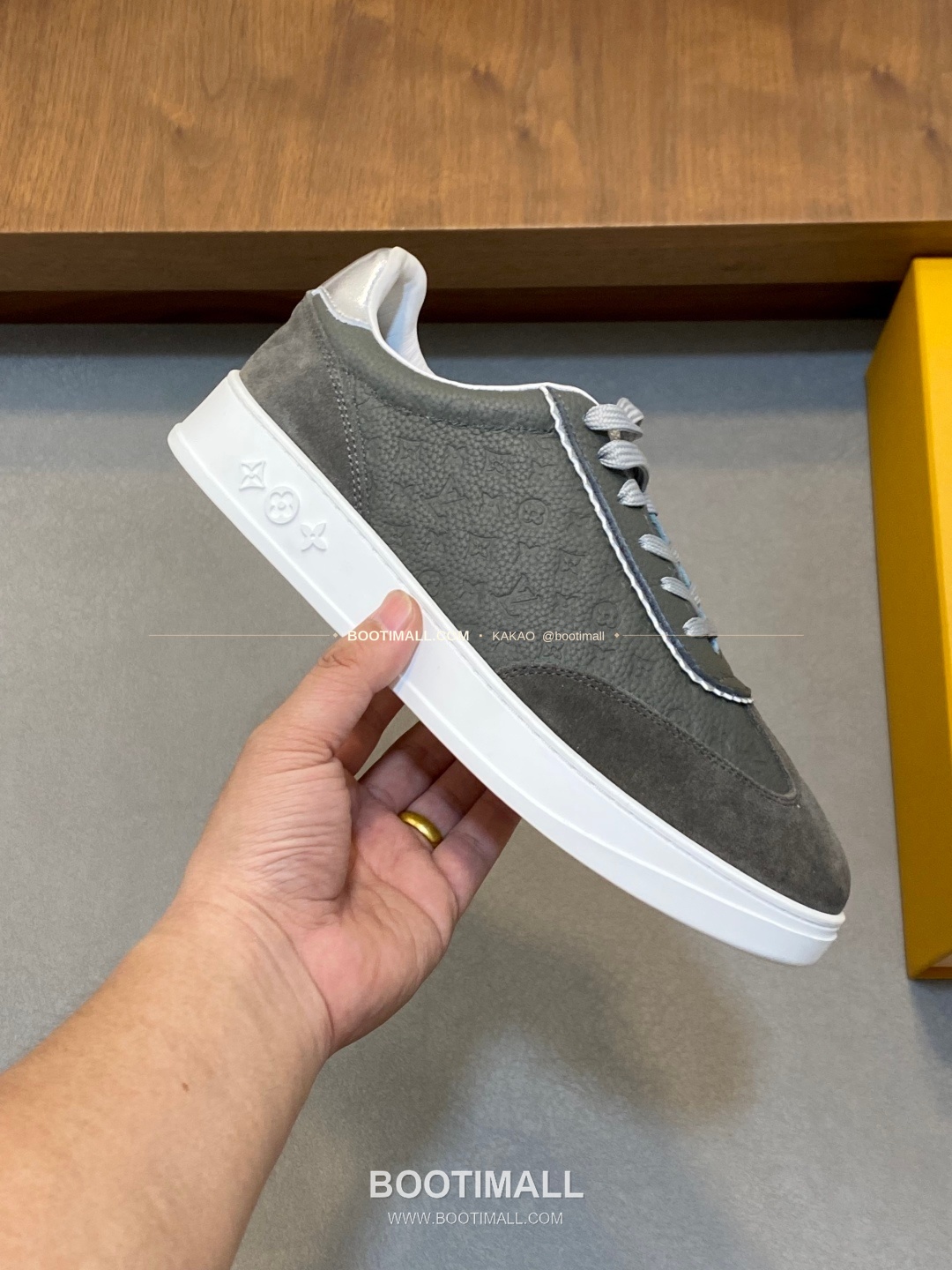 루이비통 송아지가죽 모노그램 로고 레이스업 스니커즈 카키 Louis Vuitton Calfskin Monogram Logo Lace-Up Sneakers 4