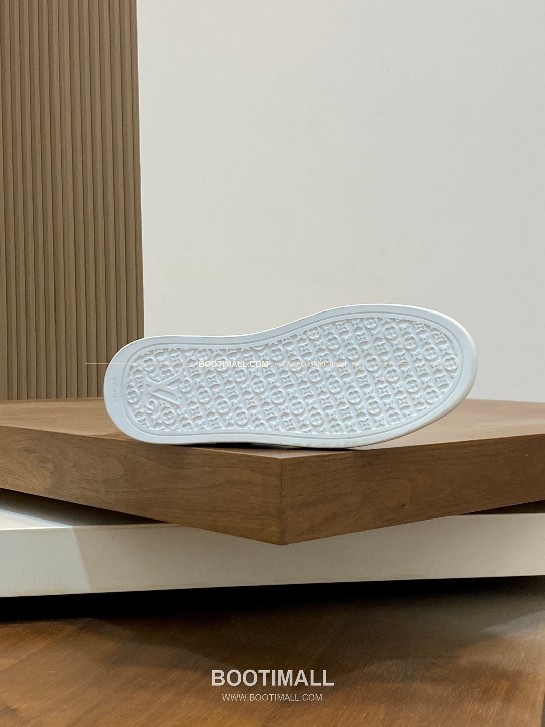 루이비통 송아지가죽 모노그램 로고 레이스업 스니커즈 블랙 Louis Vuitton Calfskin Monogram Logo Lace-Up Sneakers 9