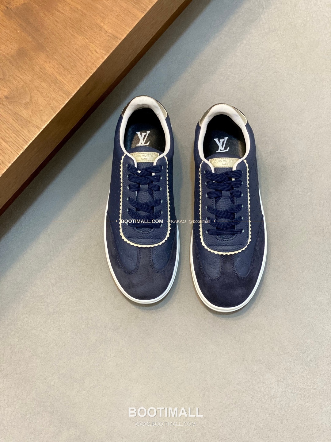 루이비통 송아지가죽 모노그램 로고 레이스업 스니커즈 네이비 Louis Vuitton Calfskin Monogram Logo Lace-Up Sneakers 1