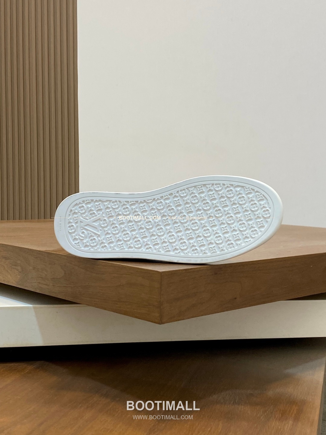 루이비통 송아지가죽 모노그램 로고 레이스업 스니커즈 네이비 Louis Vuitton Calfskin Monogram Logo Lace-Up Sneakers 9