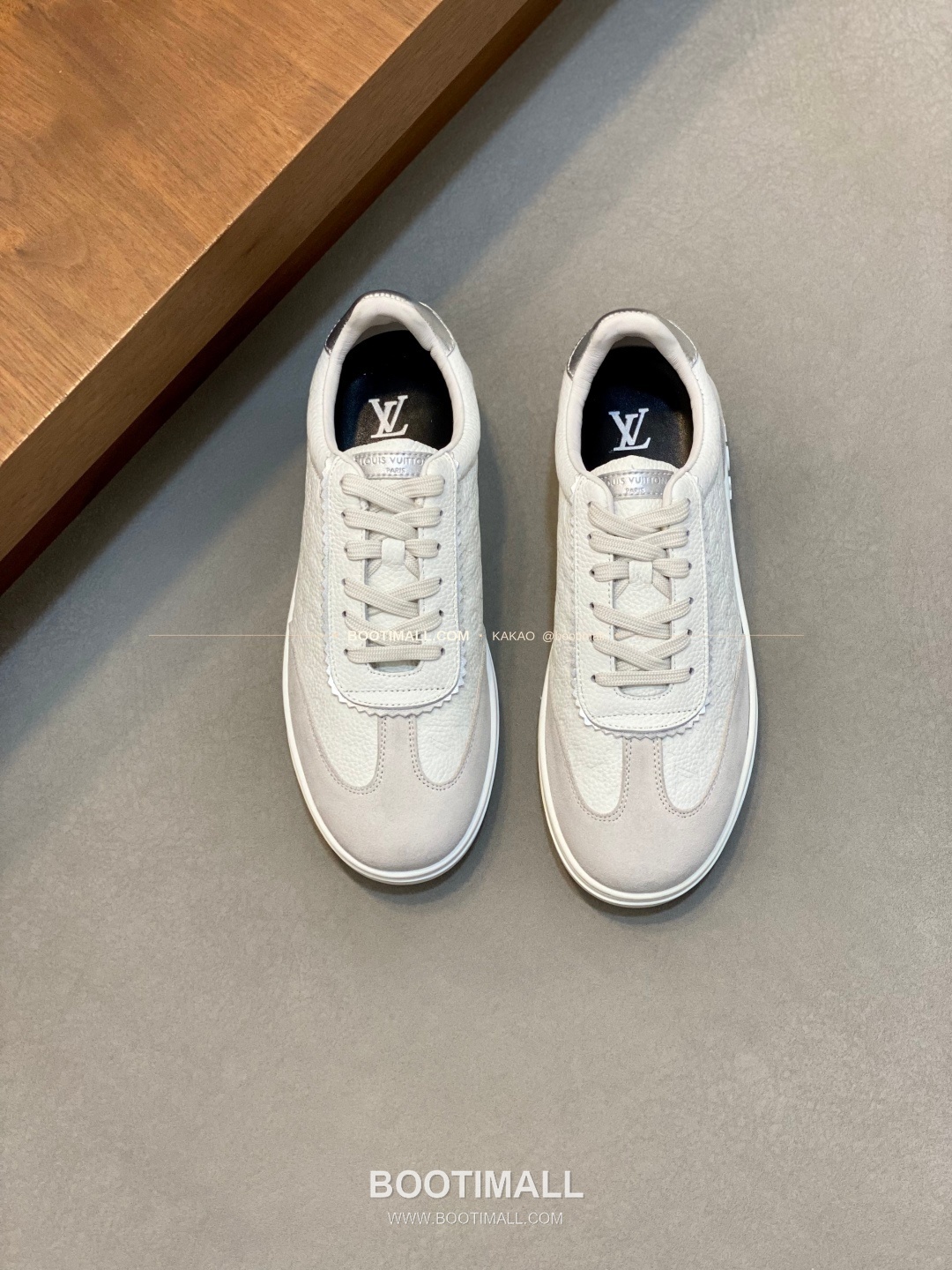 루이비통 송아지가죽 모노그램 로고 레이스업 스니커즈 화이트 Louis Vuitton Calfskin Monogram Logo Lace-Up Sneakers 1