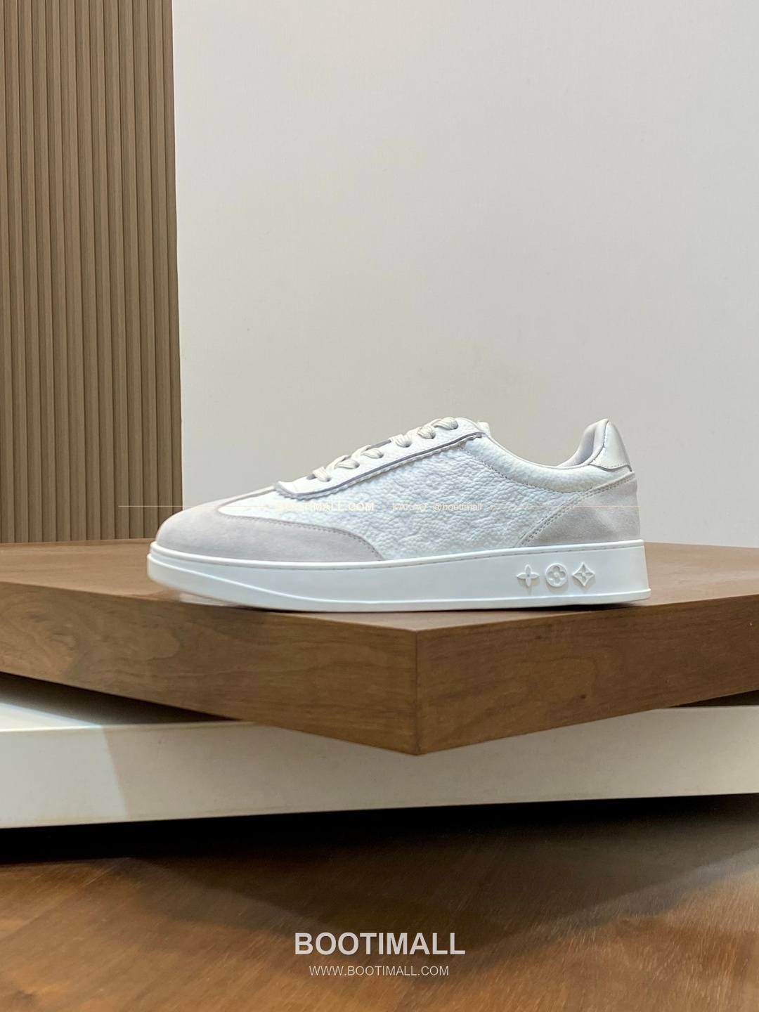 루이비통 송아지가죽 모노그램 로고 레이스업 스니커즈 화이트 Louis Vuitton Calfskin Monogram Logo Lace-Up Sneakers 2