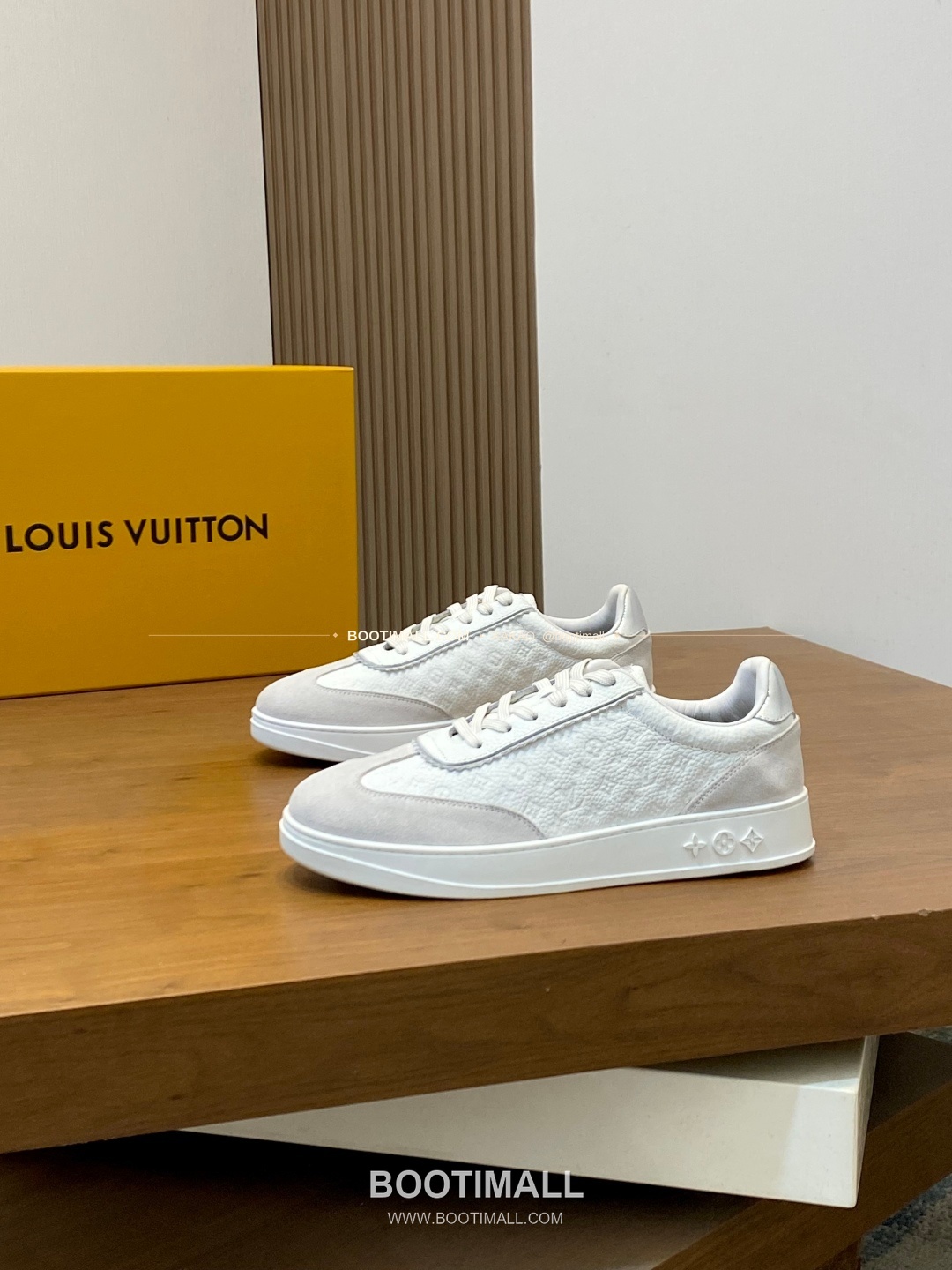 루이비통 송아지가죽 모노그램 로고 레이스업 스니커즈 화이트 Louis Vuitton Calfskin Monogram Logo Lace-Up Sneakers 3