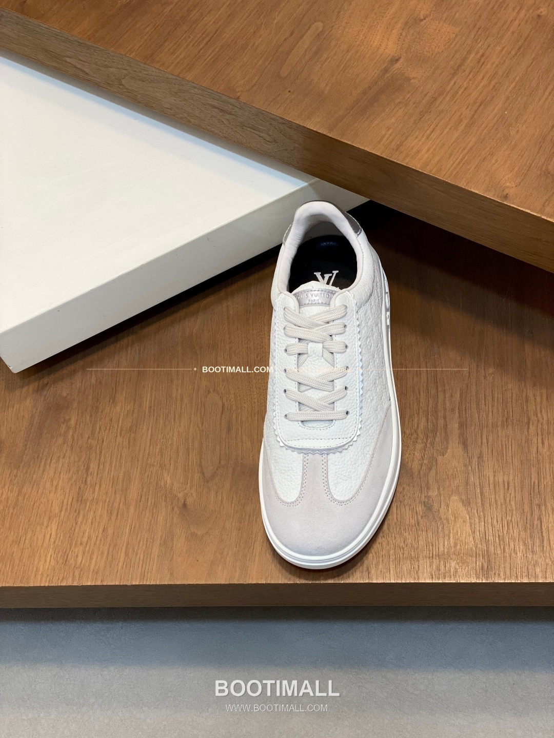 루이비통 송아지가죽 모노그램 로고 레이스업 스니커즈 화이트 Louis Vuitton Calfskin Monogram Logo Lace-Up Sneakers 6