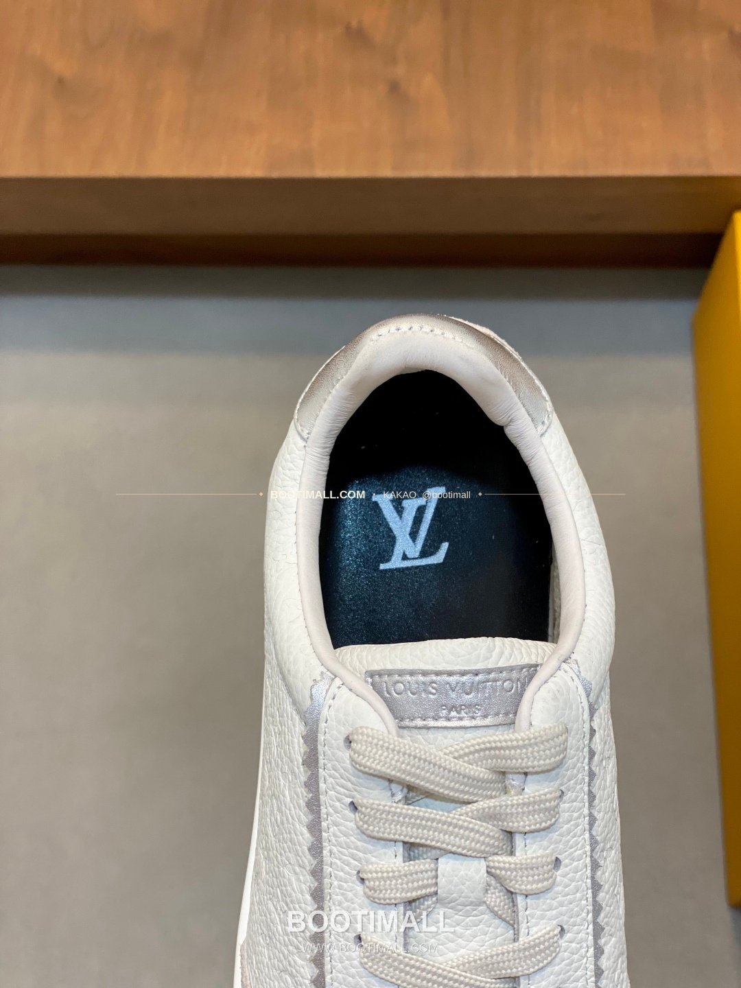 루이비통 송아지가죽 모노그램 로고 레이스업 스니커즈 화이트 Louis Vuitton Calfskin Monogram Logo Lace-Up Sneakers 7