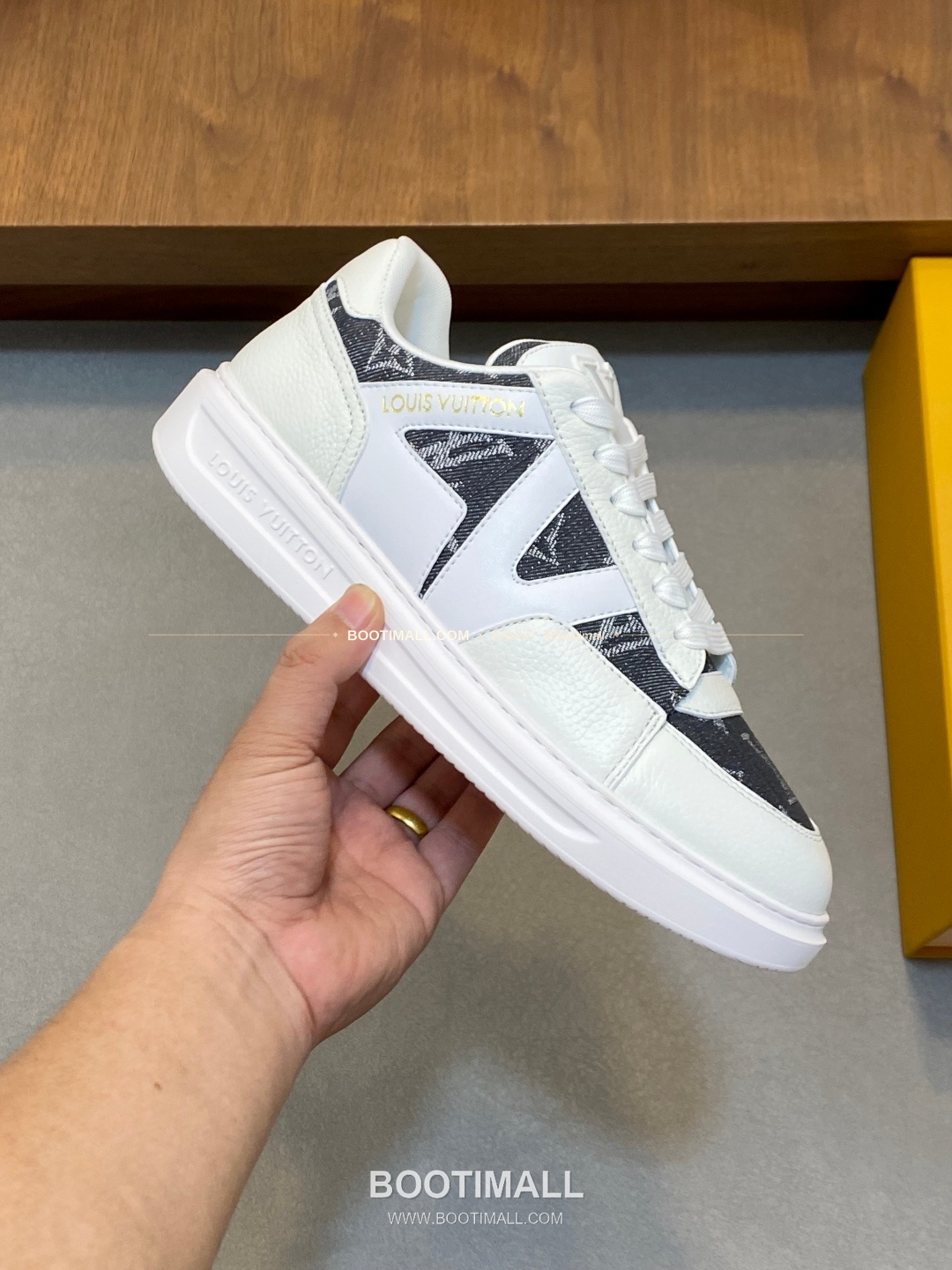 루이비통 모노그램 송아지가죽 에어솔 레이스업 스니커즈 Louis Vuitton Monogram Calfskin Air Sole Lace-Up Sneakers 5cm 4