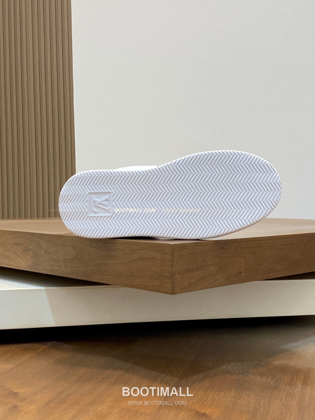 루이비통 모노그램 송아지가죽 에어솔 레이스업 스니커즈 Louis Vuitton Monogram Calfskin Air Sole Lace-Up Sneakers 5cm 9