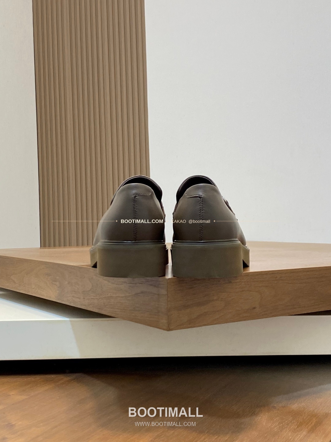 페라가모 페이턴트 송아지가죽 로고 슬립온 모카신 로퍼 카키 Ferragamo Patent Calfskin Logo Slip-On Moccasin Loafers 8