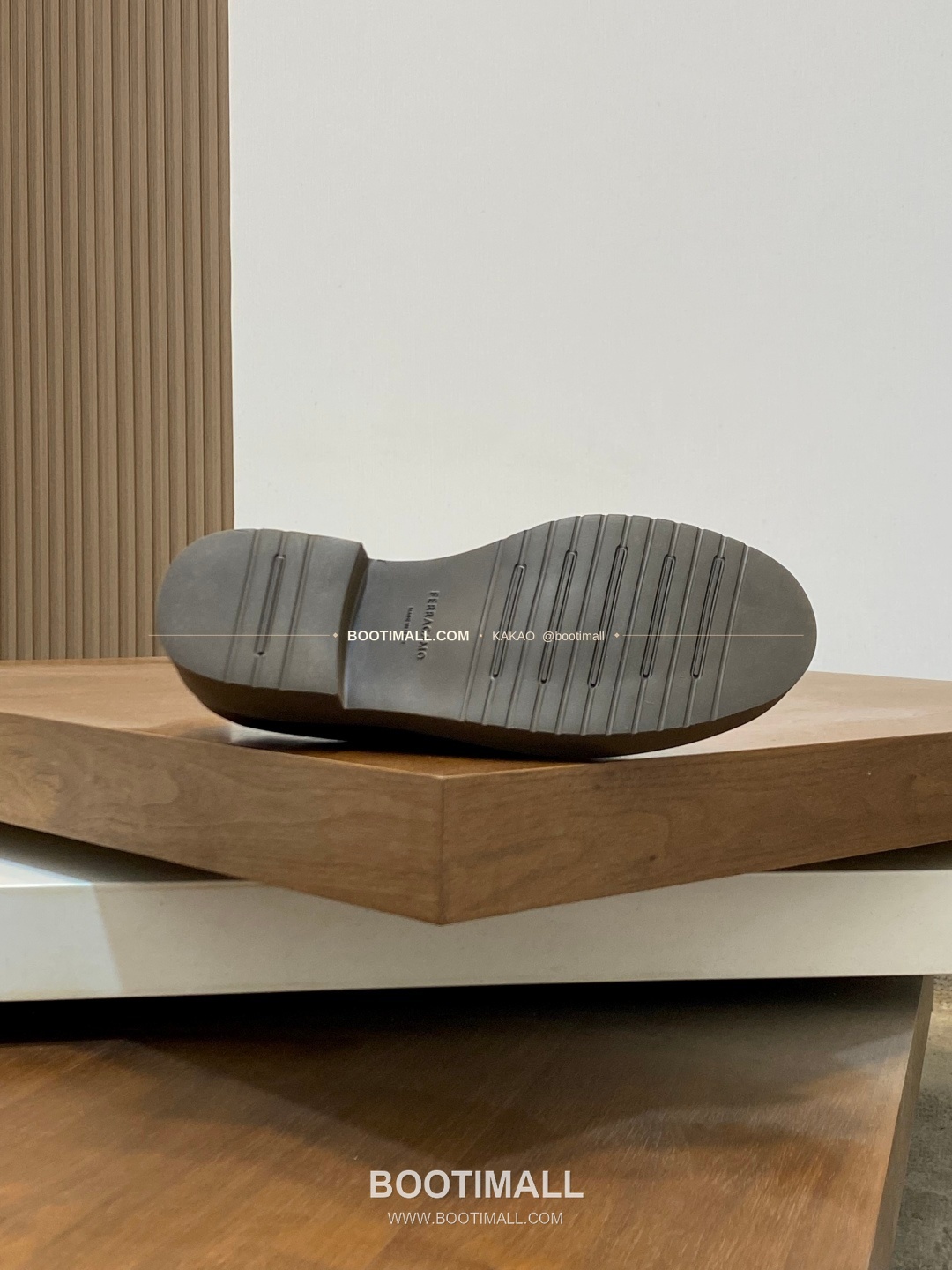 페라가모 페이턴트 송아지가죽 로고 슬립온 모카신 로퍼 카키 Ferragamo Patent Calfskin Logo Slip-On Moccasin Loafers 9