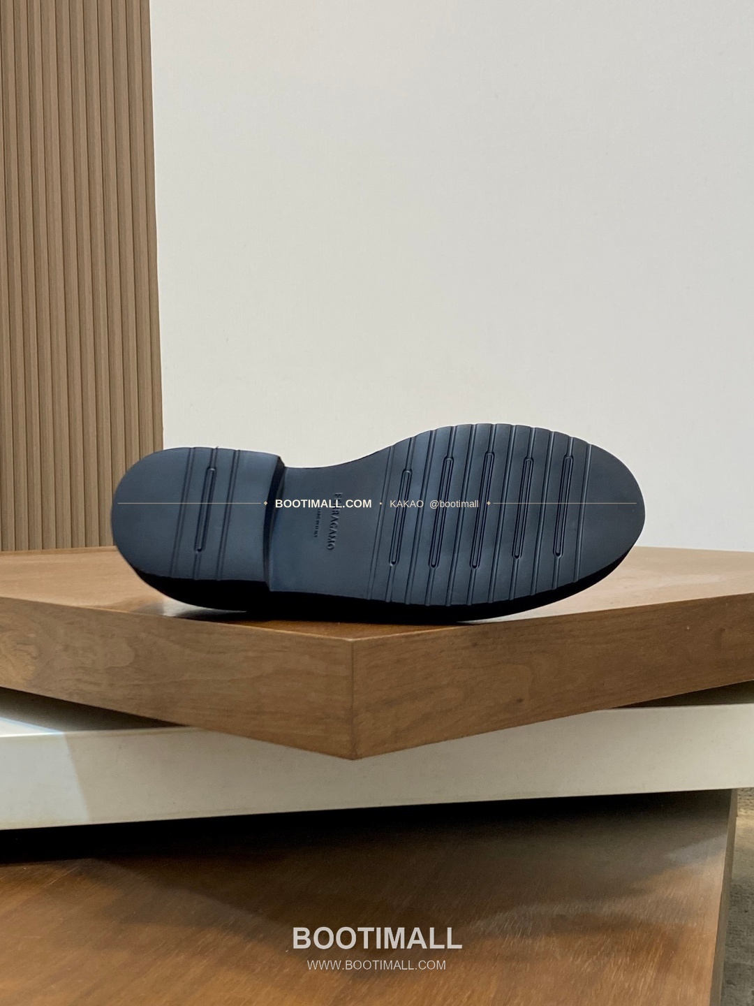 페레가모 페이턴트 송아지가죽 로고 슬립온 모카신 로퍼 올블랙 Ferragamo Patent Calfskin Logo Slip-On Moccasin Loafers 9