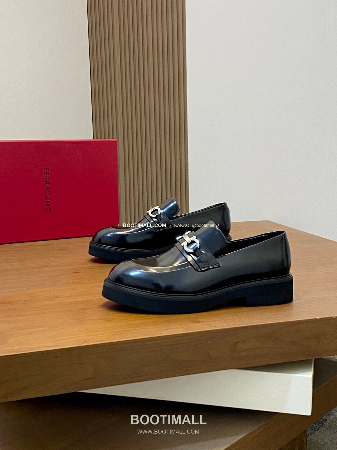 페레가모 페이턴트 송아지가죽 로고 슬립온 모카신 로퍼 유광블랙 Ferragamo Patent Calfskin Logo Slip-On Moccasin Loafers 3