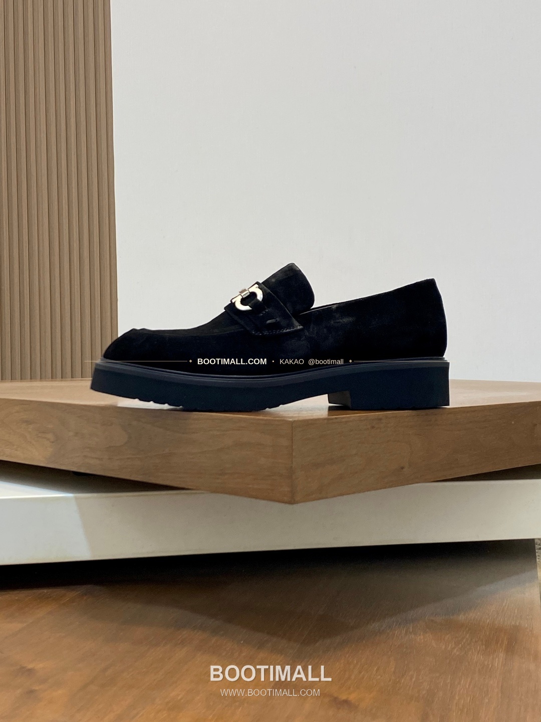 페레가모 페이턴트 송아지가죽 로고 슬립온 모카신 로퍼 스웨이드 블랙 Ferragamo Patent Calfskin Logo Slip-On Moccasin Loafers 2