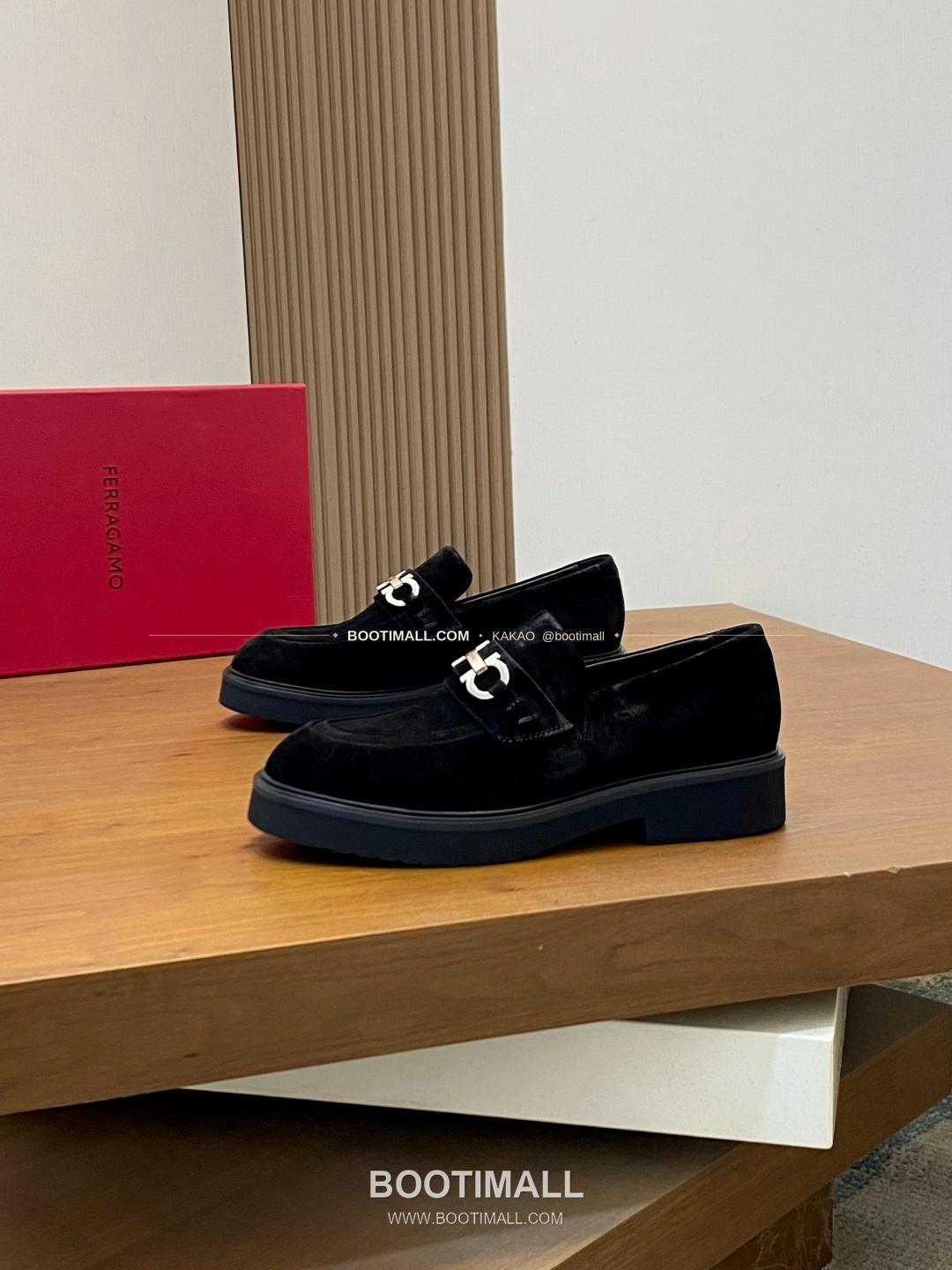 페레가모 페이턴트 송아지가죽 로고 슬립온 모카신 로퍼 스웨이드 블랙 Ferragamo Patent Calfskin Logo Slip-On Moccasin Loafers 3