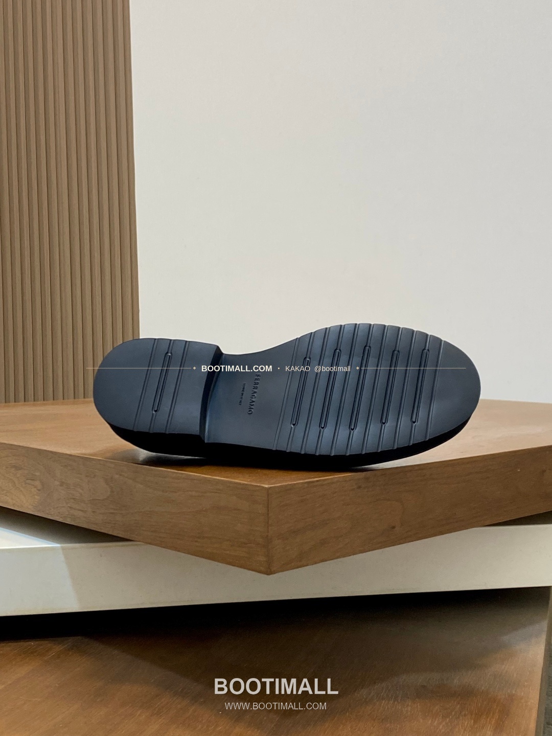 페레가모 페이턴트 송아지가죽 로고 슬립온 모카신 로퍼 스웨이드 블랙 Ferragamo Patent Calfskin Logo Slip-On Moccasin Loafers 9