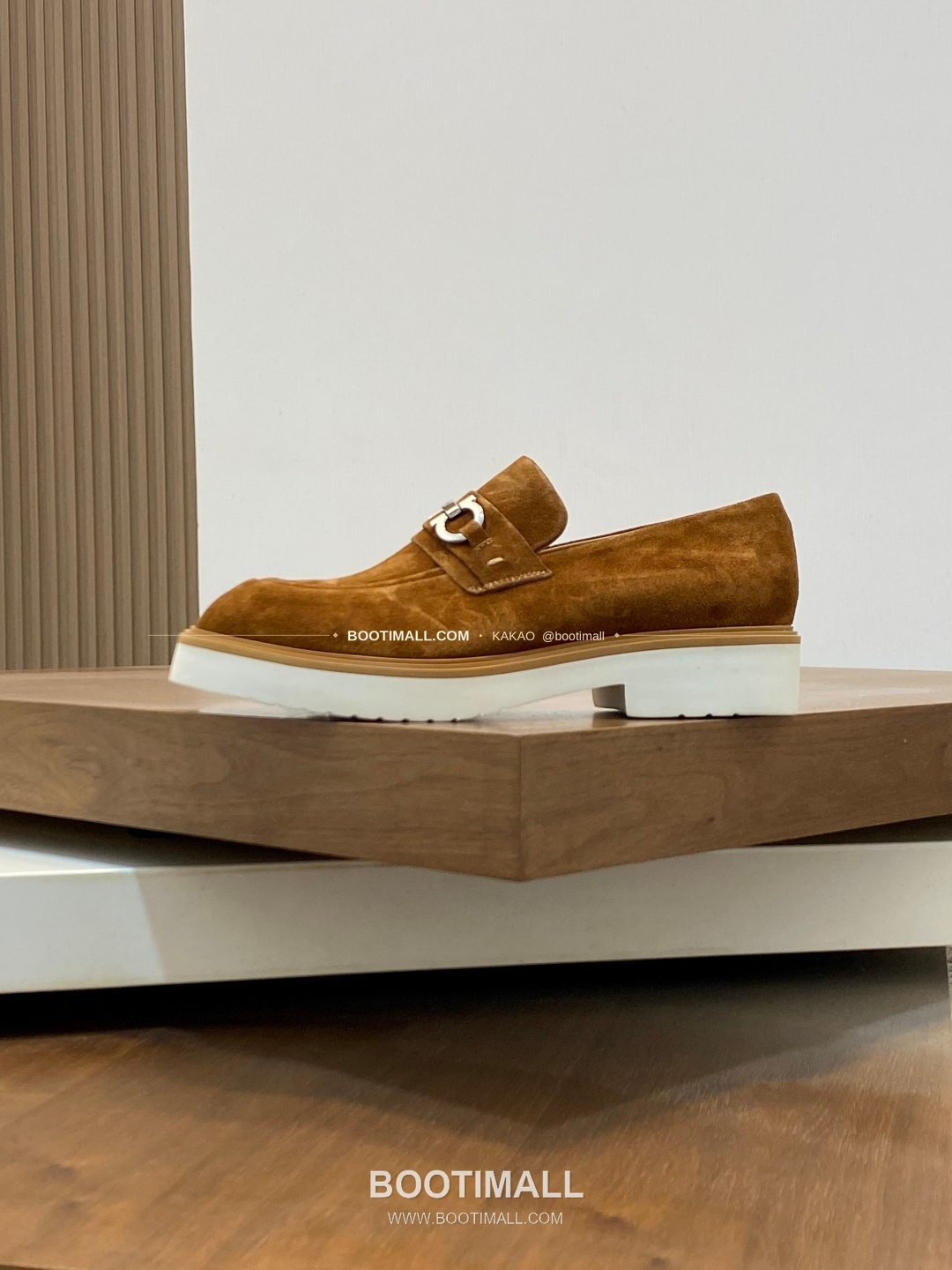 페레가모 페이턴트 송아지가죽 로고 슬립온 모카신 로퍼 스웨이드 브라운 Ferragamo Patent Calfskin Logo Slip-On Moccasin Loafers 2