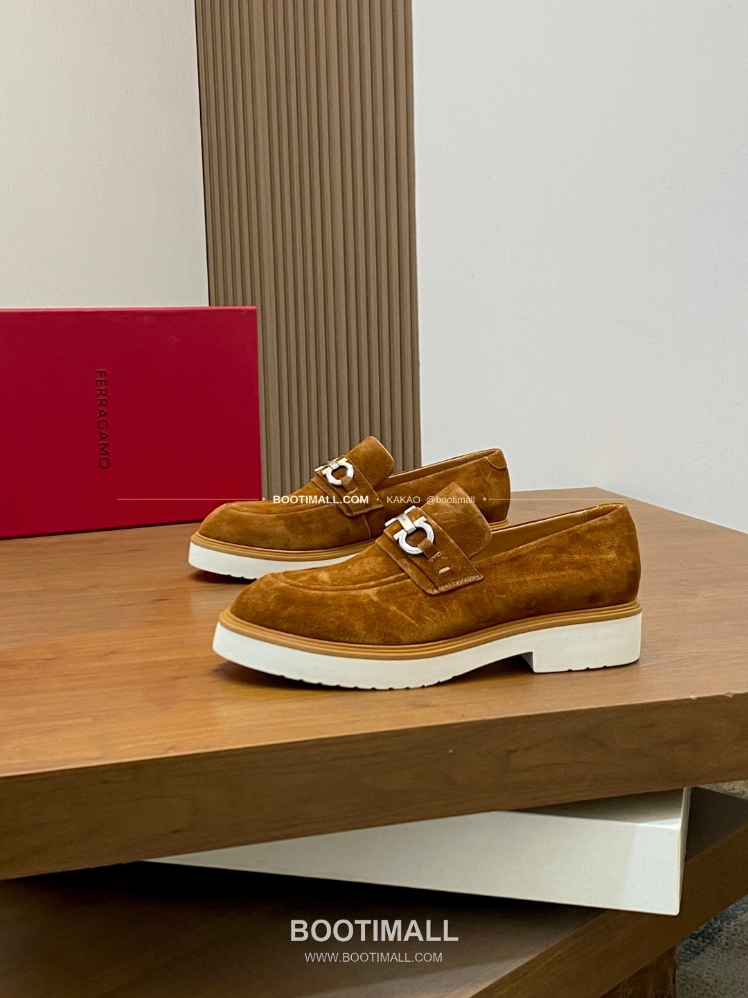 페레가모 페이턴트 송아지가죽 로고 슬립온 모카신 로퍼 스웨이드 브라운 Ferragamo Patent Calfskin Logo Slip-On Moccasin Loafers 3