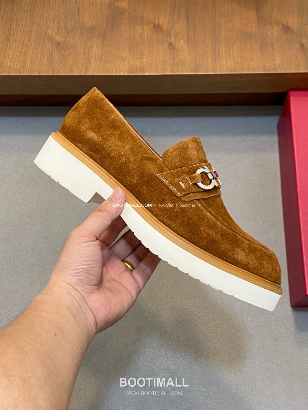 페레가모 페이턴트 송아지가죽 로고 슬립온 모카신 로퍼 스웨이드 브라운 Ferragamo Patent Calfskin Logo Slip-On Moccasin Loafers 4