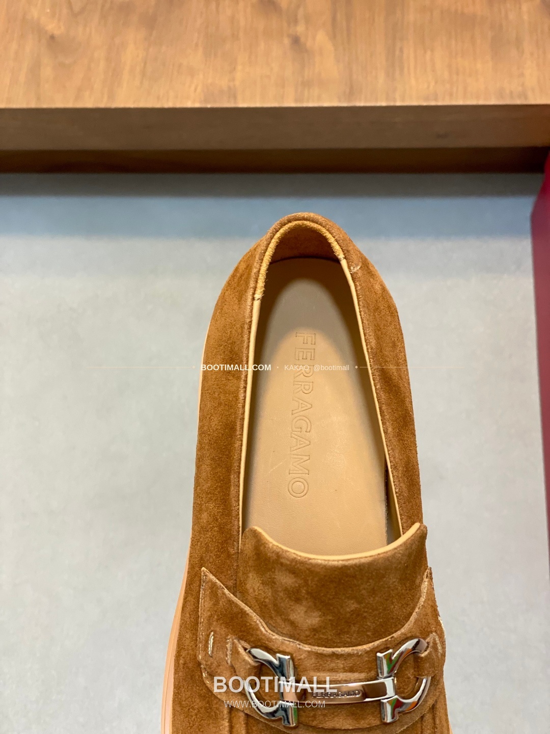 페레가모 페이턴트 송아지가죽 로고 슬립온 모카신 로퍼 스웨이드 브라운 Ferragamo Patent Calfskin Logo Slip-On Moccasin Loafers 7