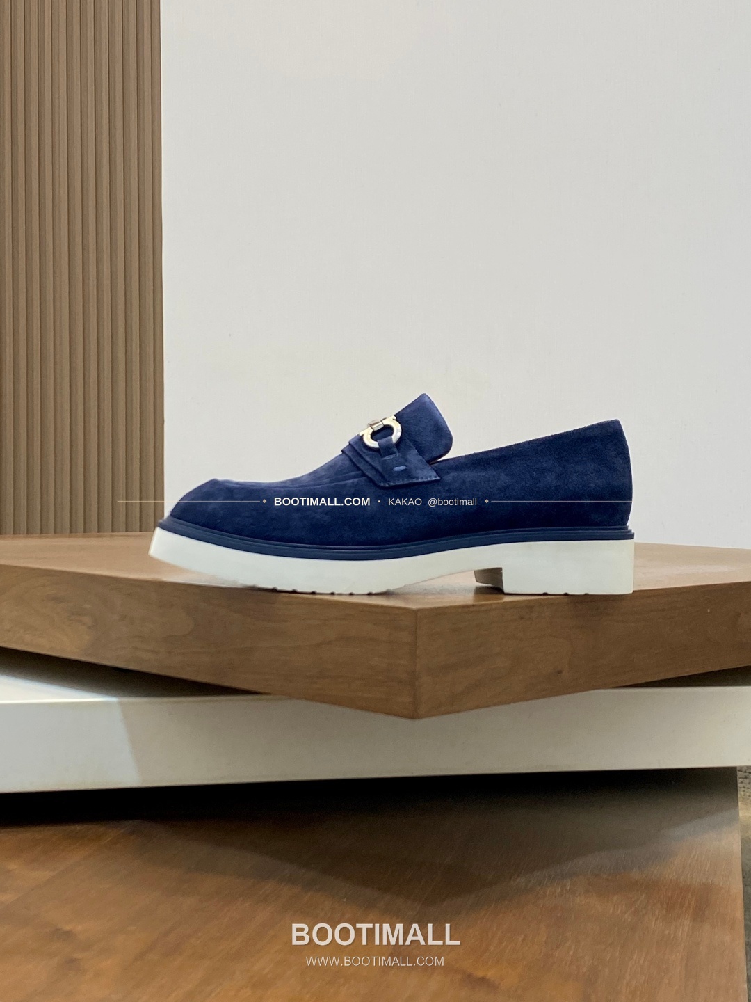 페레가모 페이턴트 송아지가죽 로고 슬립온 모카신 로퍼 스웨이드 네이비 Ferragamo Patent Calfskin Logo Slip-On Moccasin Loafers 2