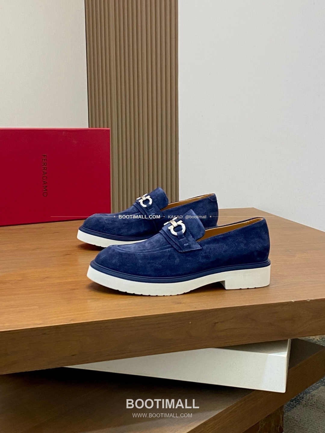 페레가모 페이턴트 송아지가죽 로고 슬립온 모카신 로퍼 스웨이드 네이비 Ferragamo Patent Calfskin Logo Slip-On Moccasin Loafers 3