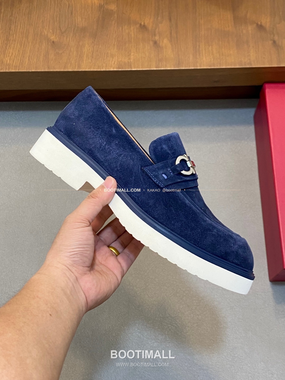 페레가모 페이턴트 송아지가죽 로고 슬립온 모카신 로퍼 스웨이드 네이비 Ferragamo Patent Calfskin Logo Slip-On Moccasin Loafers 4