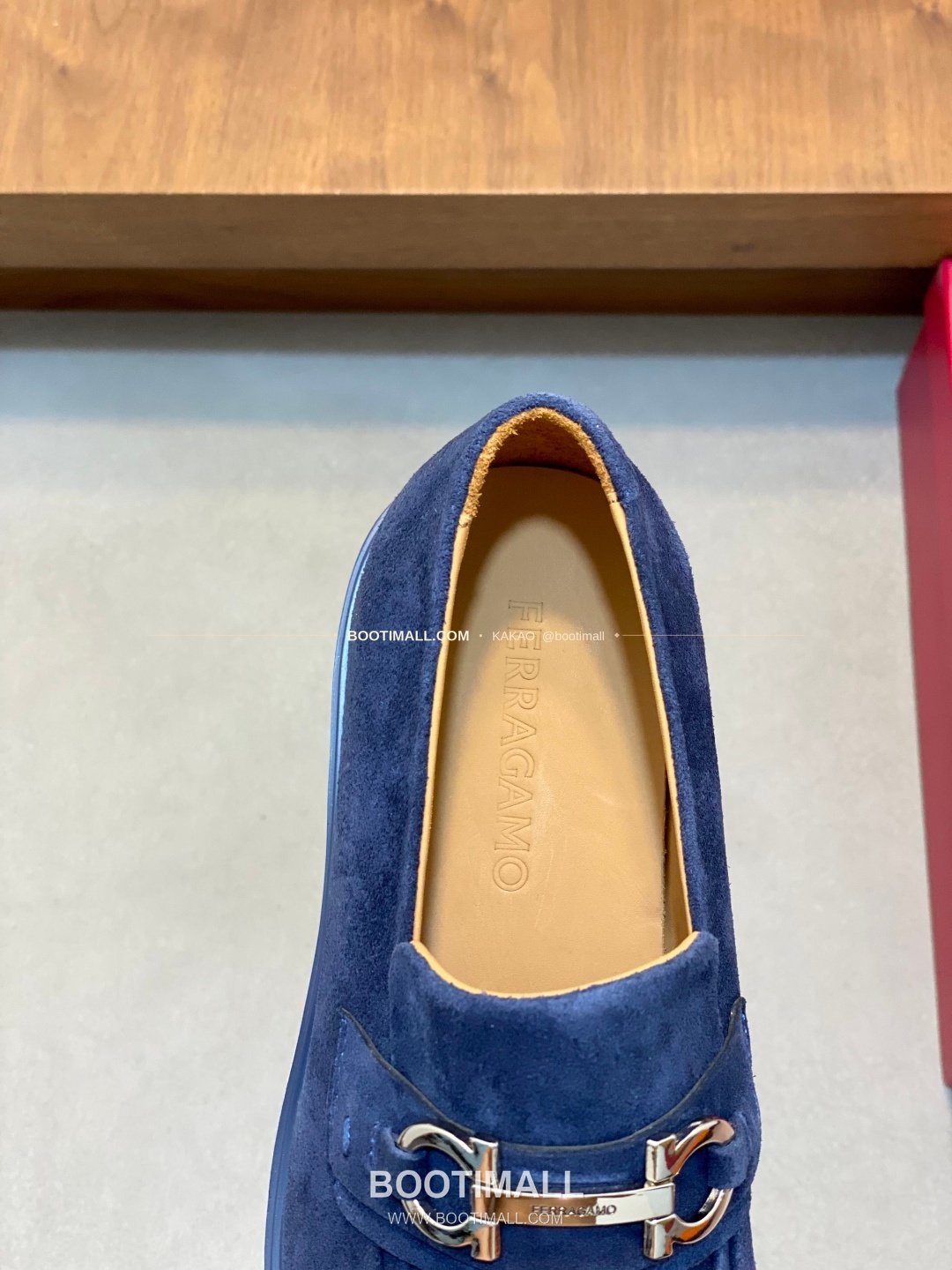 페레가모 페이턴트 송아지가죽 로고 슬립온 모카신 로퍼 스웨이드 네이비 Ferragamo Patent Calfskin Logo Slip-On Moccasin Loafers 7