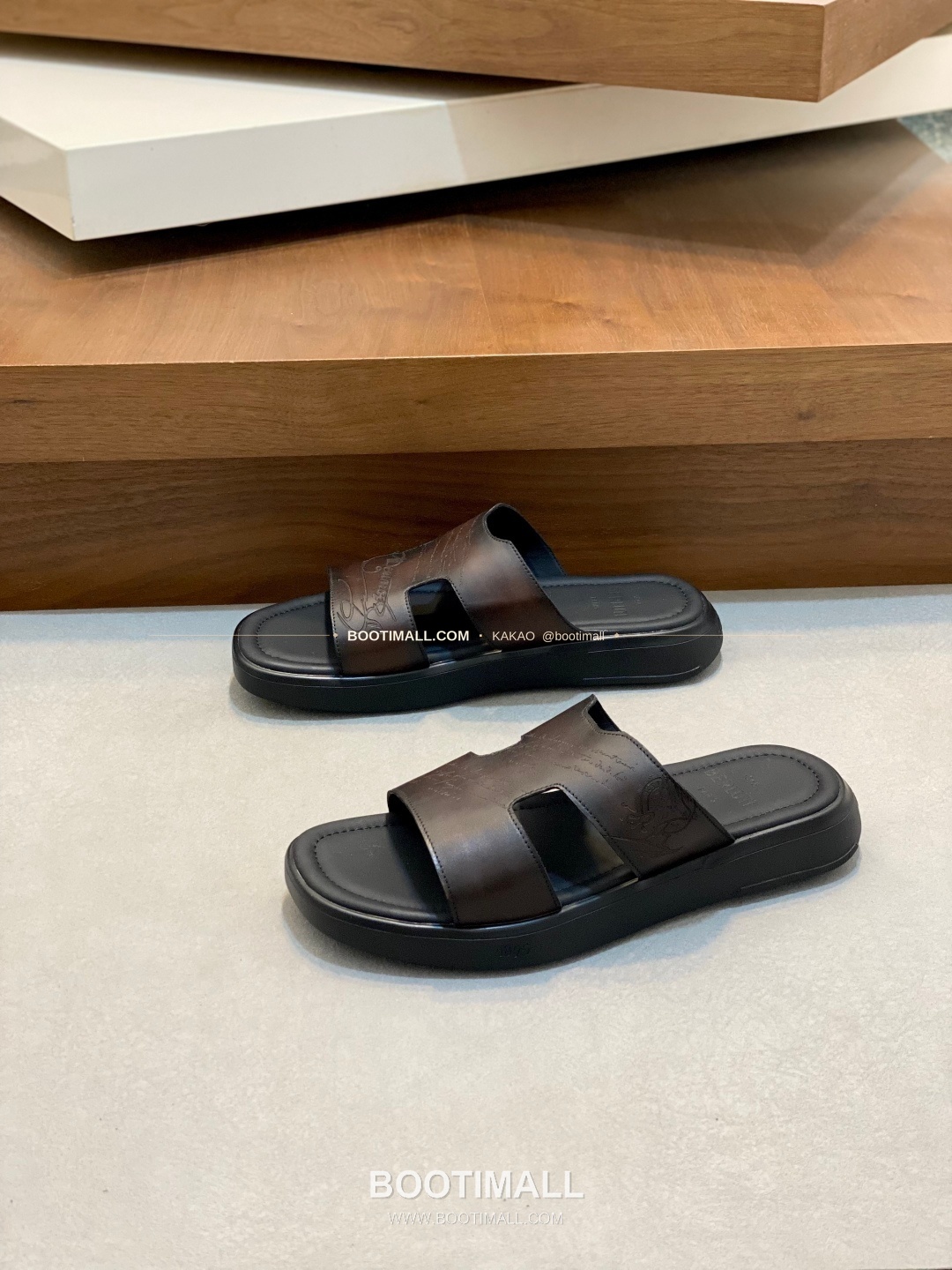 벨루티 베네치아가죽 핸드페인팅 슬립온 샌들 브라운 Berluti Venezia Calfskin Hand Painted Slip-On Sandals 3