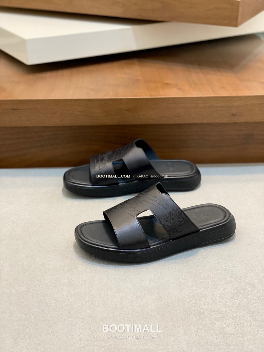 벨루티 베네치아가죽 핸드페인팅 슬립온 샌들 블랙 Berluti Venezia Calfskin Hand Painted Slip-On Sandals 3