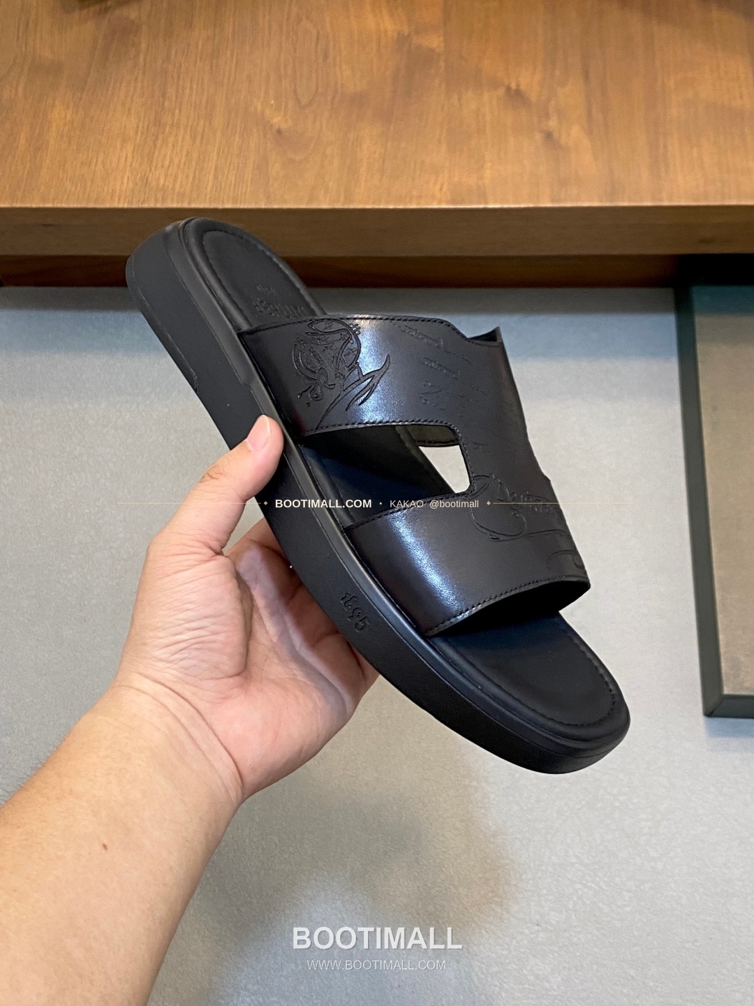 벨루티 베네치아가죽 핸드페인팅 슬립온 샌들 블랙 Berluti Venezia Calfskin Hand Painted Slip-On Sandals 4