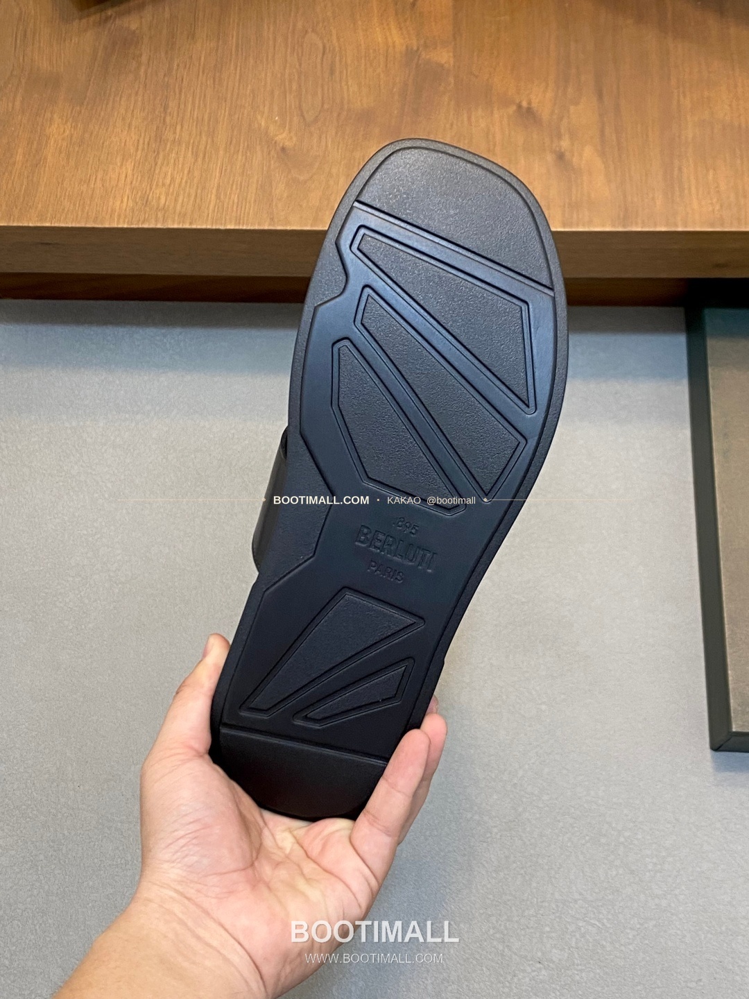 벨루티 베네치아가죽 핸드페인팅 슬립온 샌들 블랙 Berluti Venezia Calfskin Hand Painted Slip-On Sandals 8