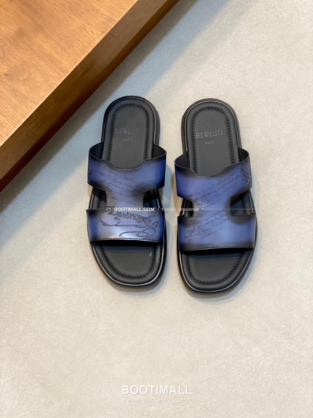 벨루티 베네치아가죽 핸드페인팅 슬립온 샌들 네이비 Berluti Venezia Calfskin Hand Painted Slip-On Sandals 1
