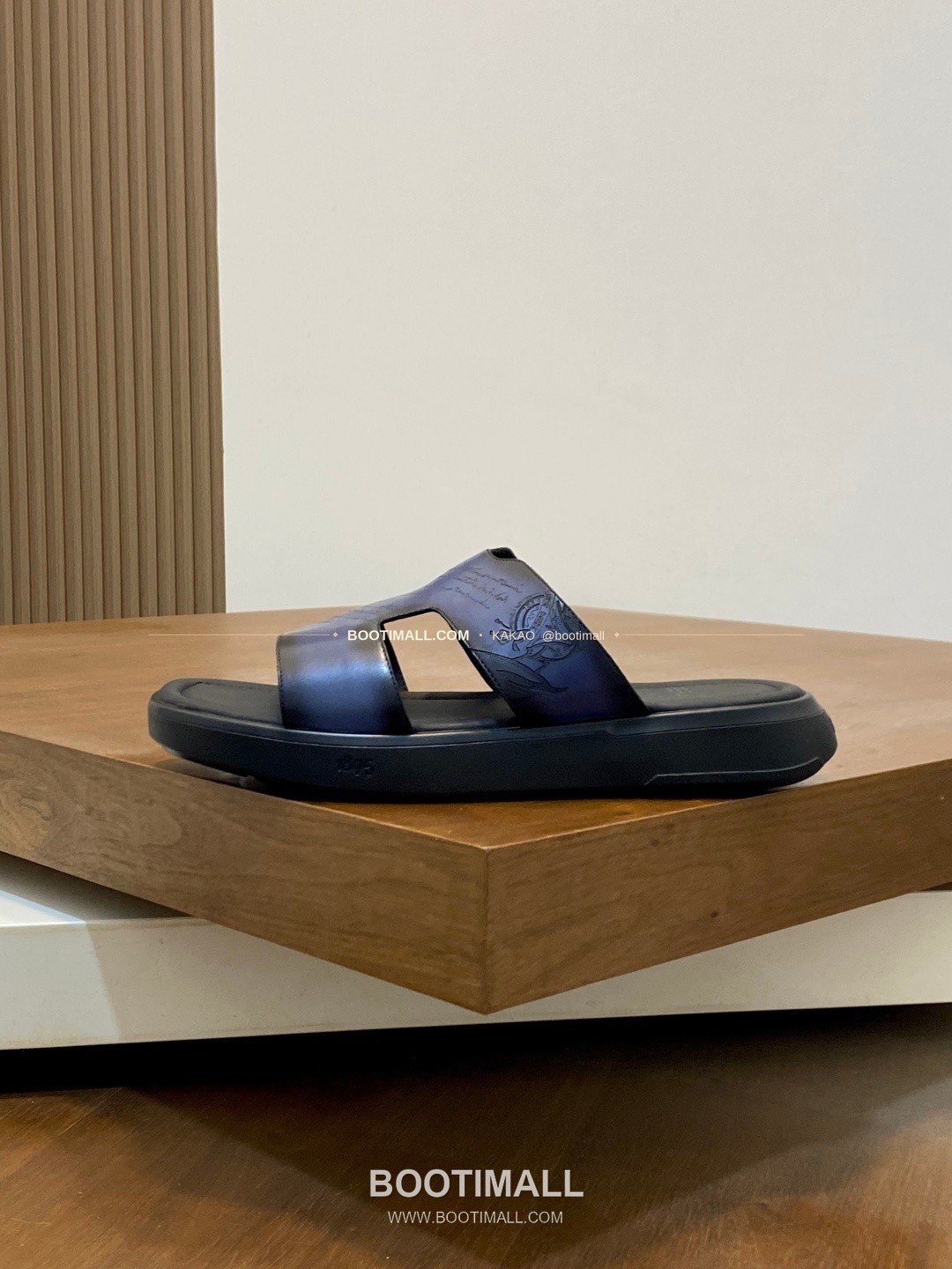 벨루티 베네치아가죽 핸드페인팅 슬립온 샌들 네이비 Berluti Venezia Calfskin Hand Painted Slip-On Sandals 2