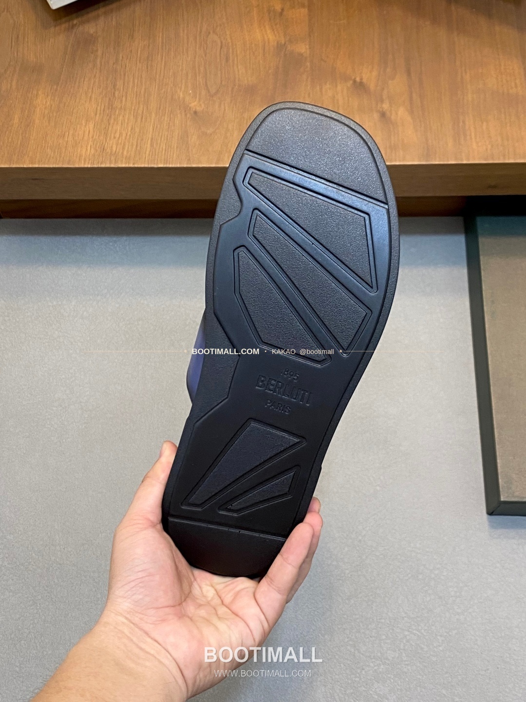 벨루티 베네치아가죽 핸드페인팅 슬립온 샌들 네이비 Berluti Venezia Calfskin Hand Painted Slip-On Sandals 8