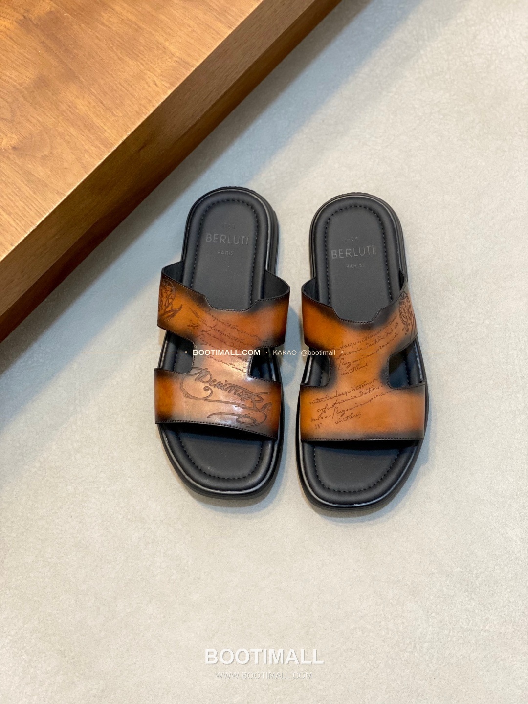 벨루티 베네치아가죽 핸드페인팅 슬립온 샌들 Berluti Venezia Calfskin Hand Painted Slip-On Sandals 1