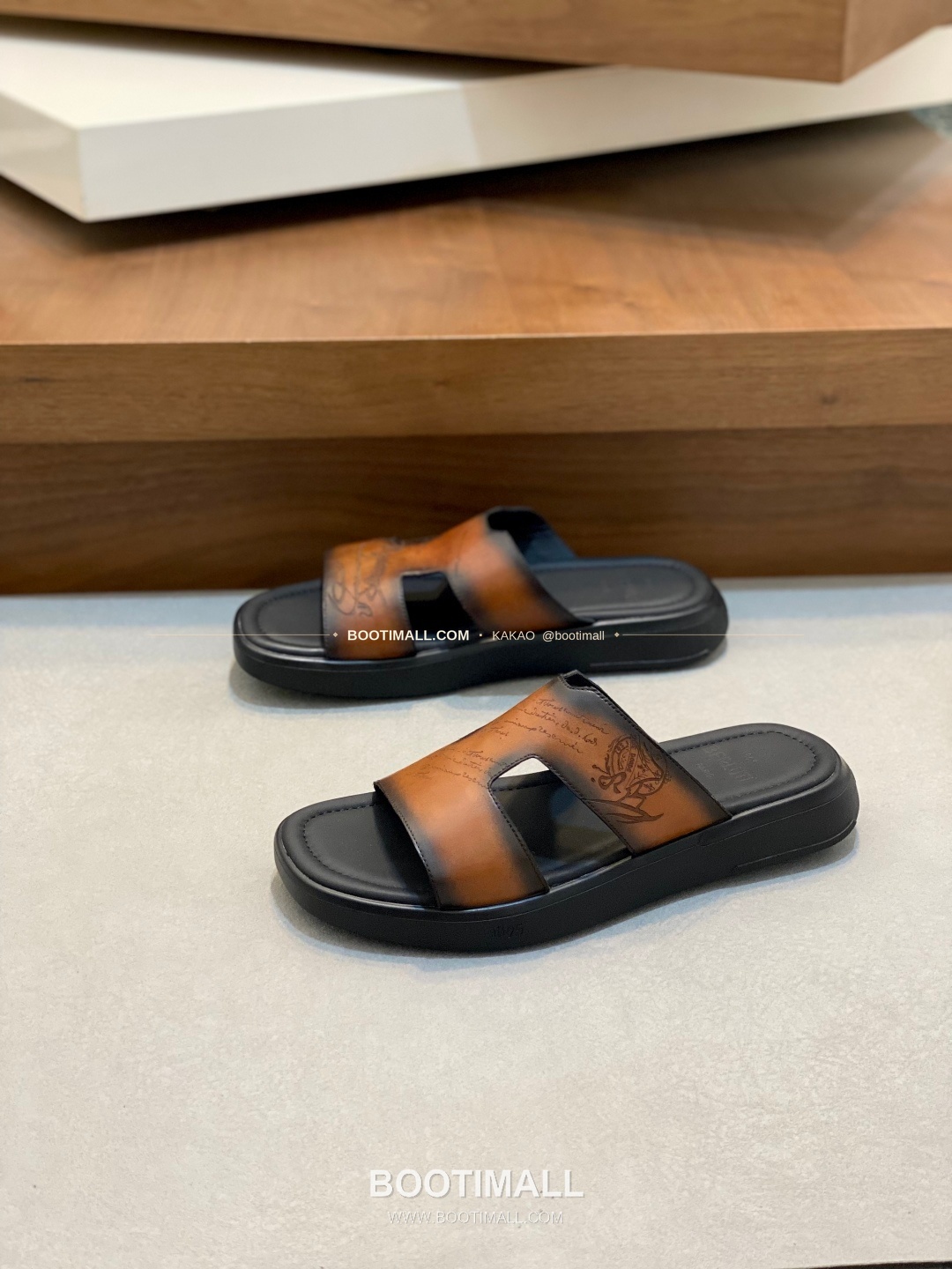 벨루티 베네치아가죽 핸드페인팅 슬립온 샌들 Berluti Venezia Calfskin Hand Painted Slip-On Sandals 3