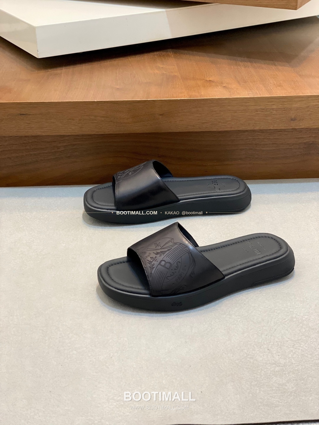 벨루티 베네치아가죽 핸드페인팅 슬라이드 샌들 블랙 Berluti Venezia Calfskin Hand Painted Slide Sandals 3