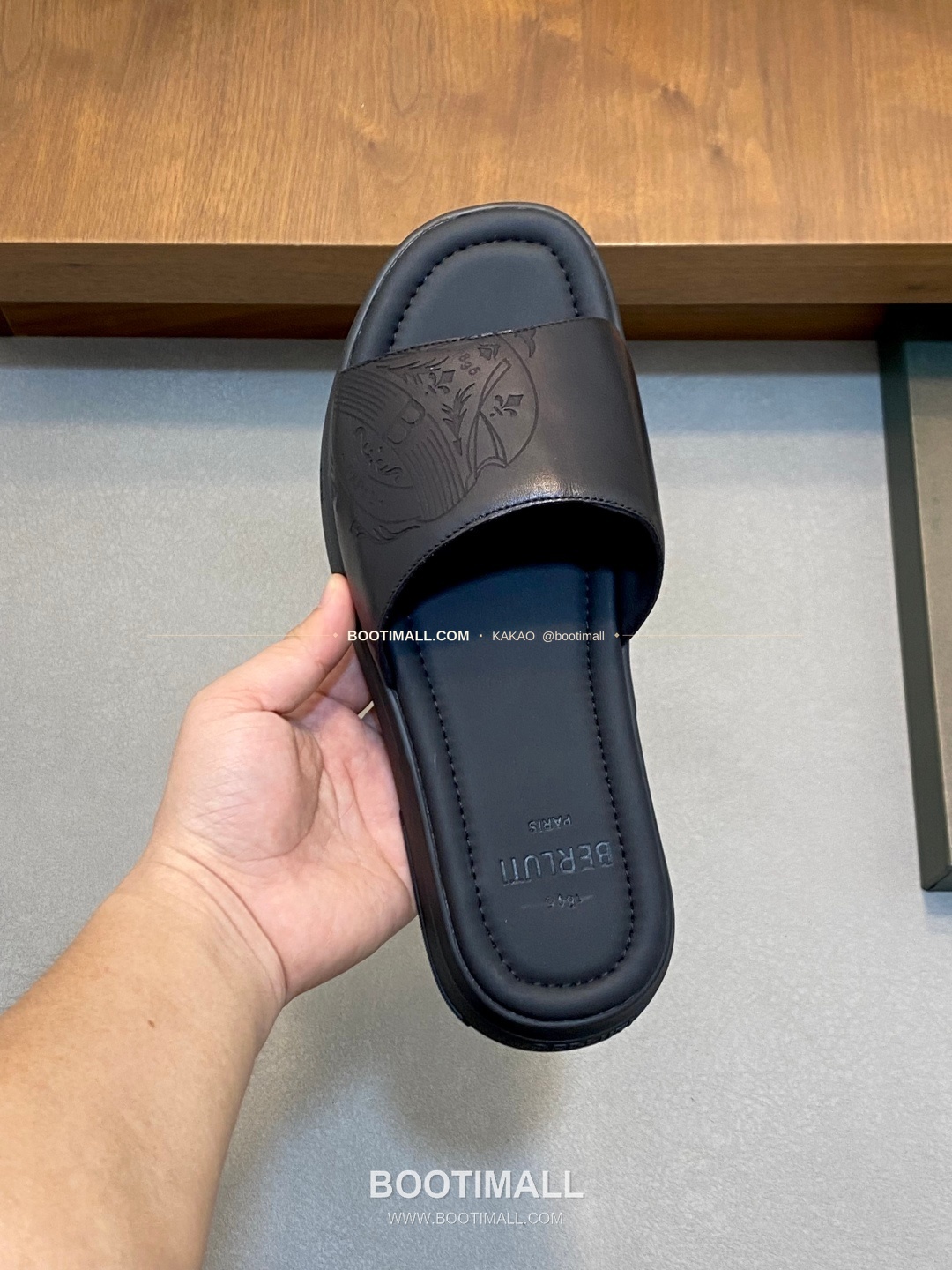 벨루티 베네치아가죽 핸드페인팅 슬라이드 샌들 블랙 Berluti Venezia Calfskin Hand Painted Slide Sandals 7