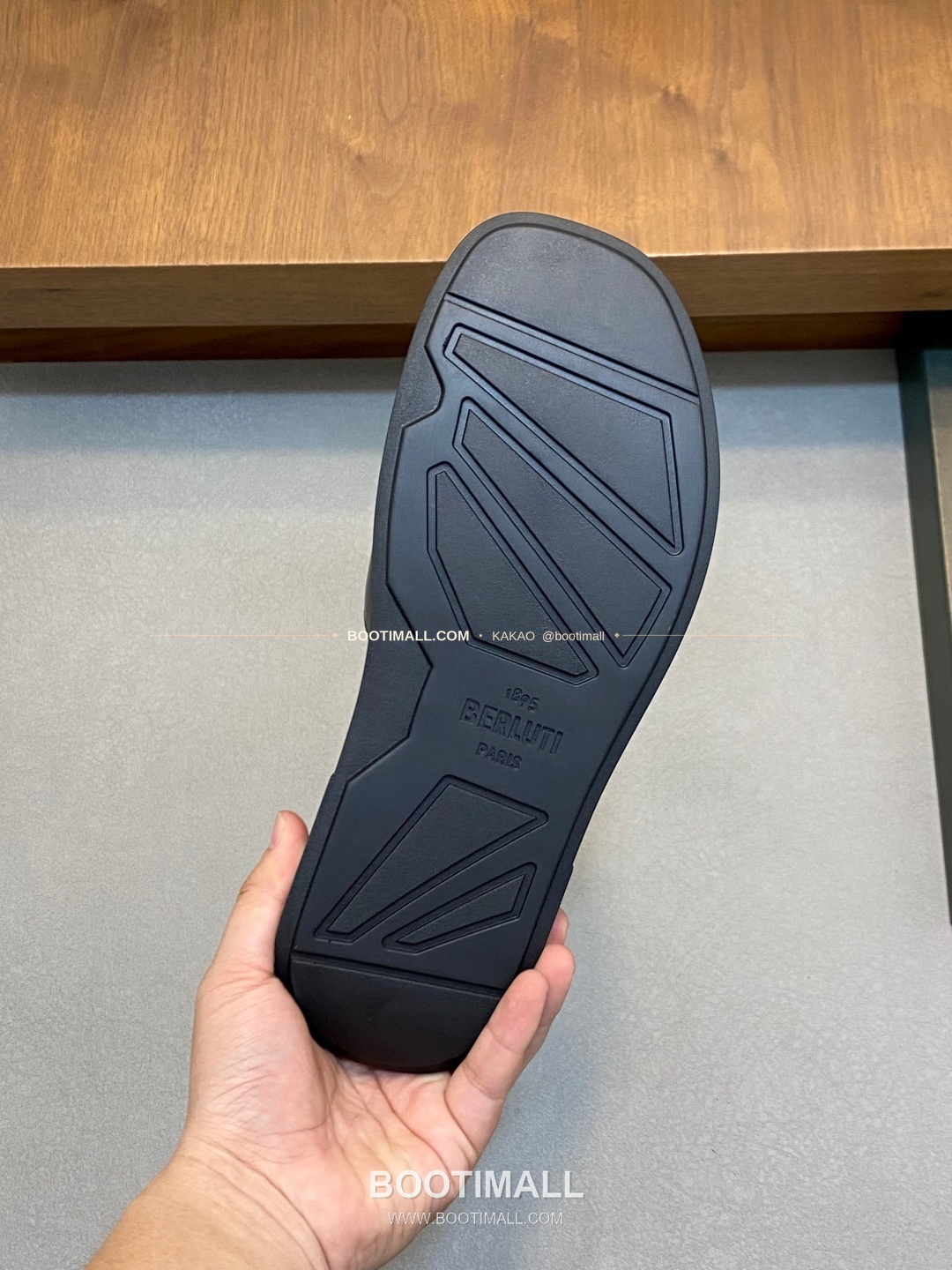 벨루티 베네치아가죽 핸드페인팅 슬라이드 샌들 블랙 Berluti Venezia Calfskin Hand Painted Slide Sandals 8