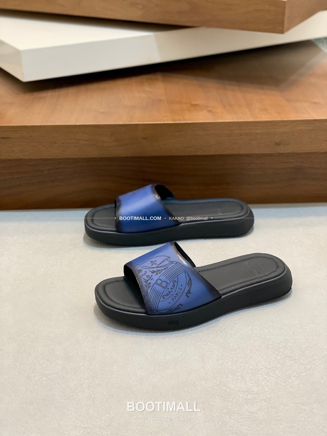 벨루티 베네치아가죽 핸드페인팅 슬라이드 샌들 블루 Berluti Venezia Calfskin Hand Painted Slide Sandals 3