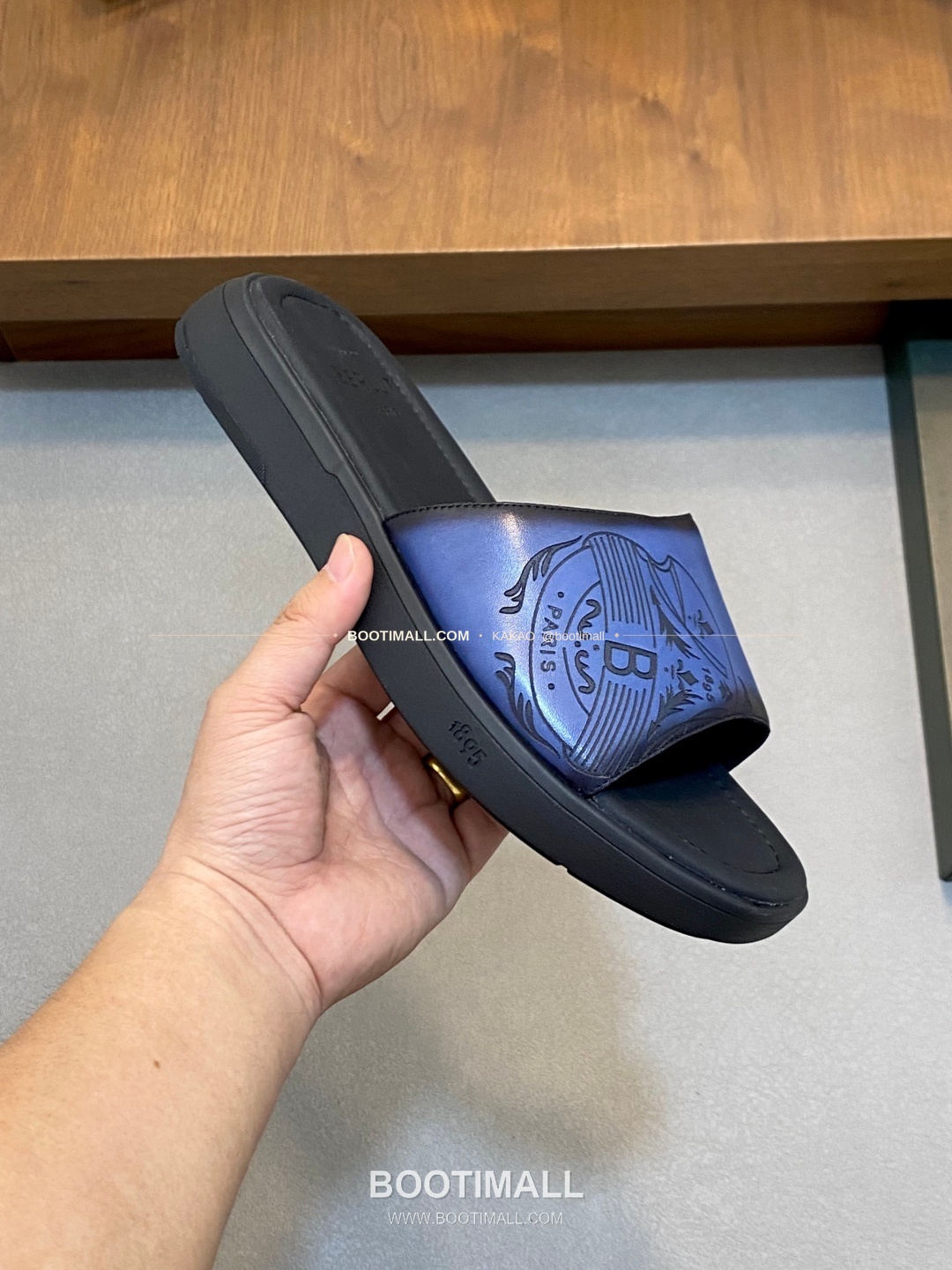 벨루티 베네치아가죽 핸드페인팅 슬라이드 샌들 블루 Berluti Venezia Calfskin Hand Painted Slide Sandals 4