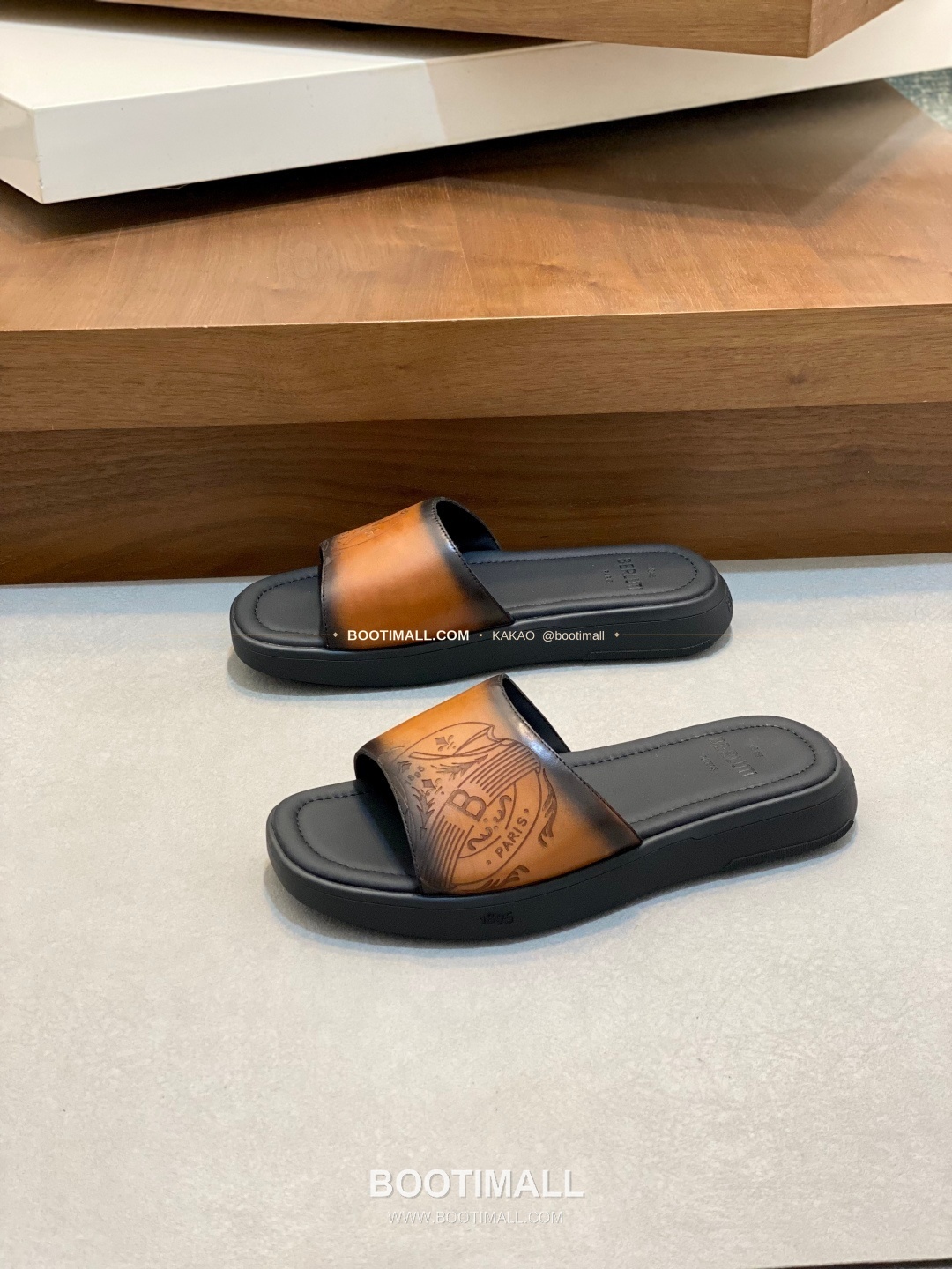 벨루티 베네치아가죽 핸드페인팅 슬라이드 샌들 Berluti Venezia Calfskin Hand Painted Slide Sandals 3