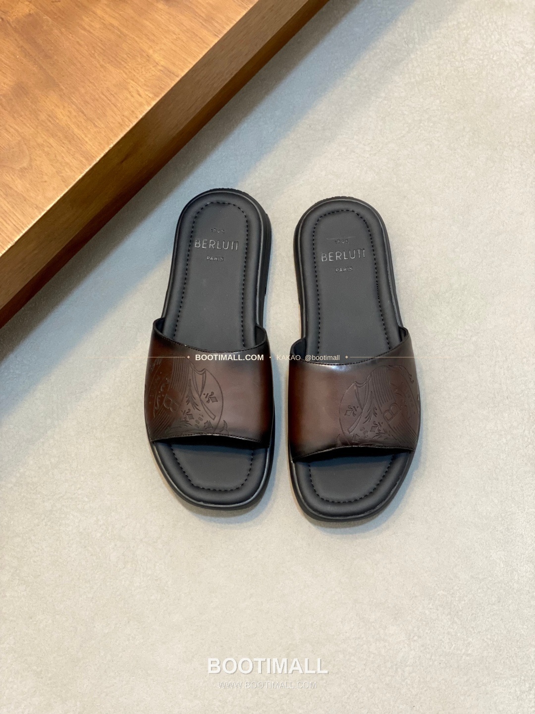 벨루티 베네치아가죽 핸드페인팅 슬라이드 샌들 브라운 Berluti Venezia Calfskin Hand Painted Slide Sandals 1