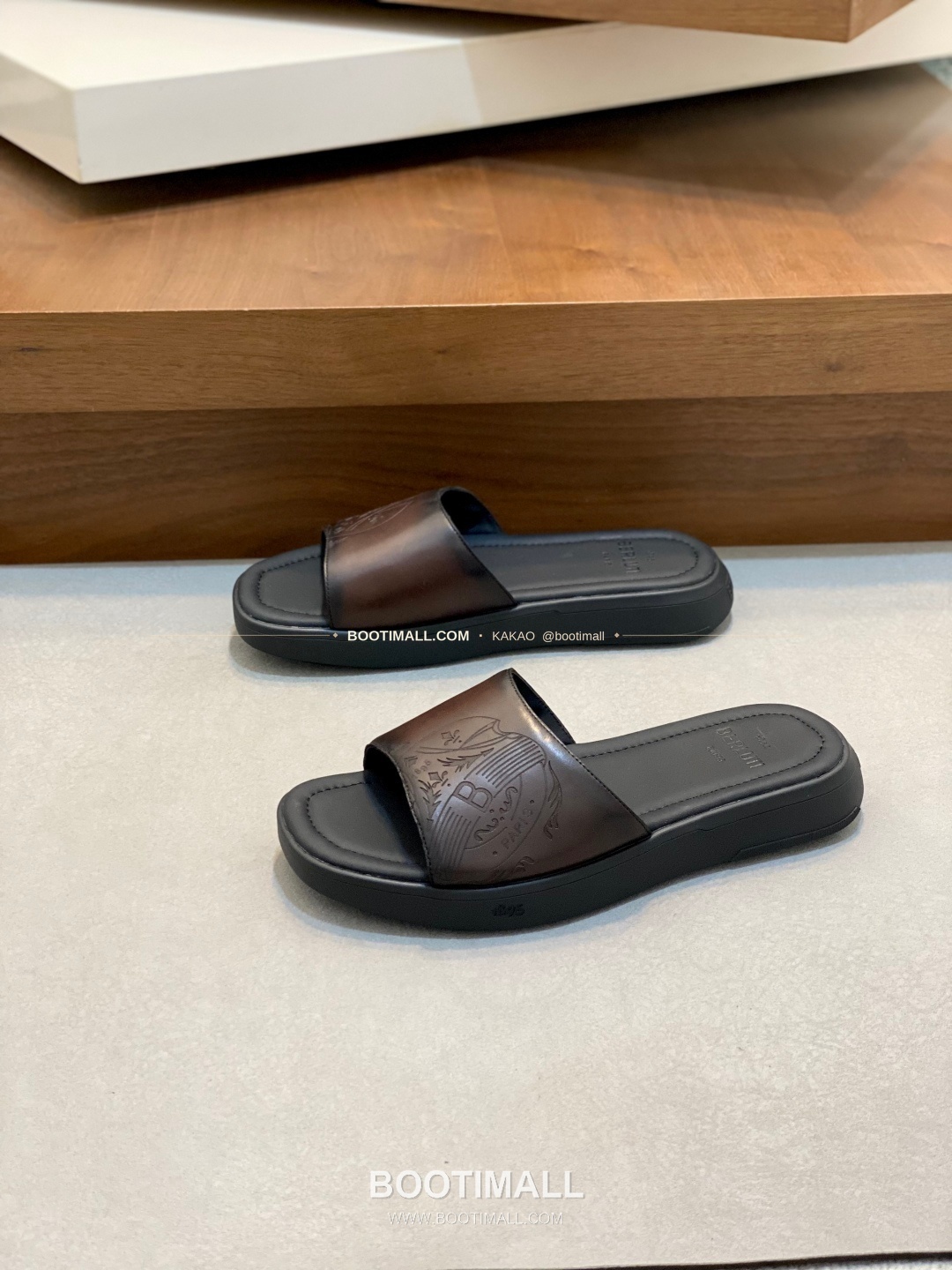 벨루티 베네치아가죽 핸드페인팅 슬라이드 샌들 브라운 Berluti Venezia Calfskin Hand Painted Slide Sandals 3